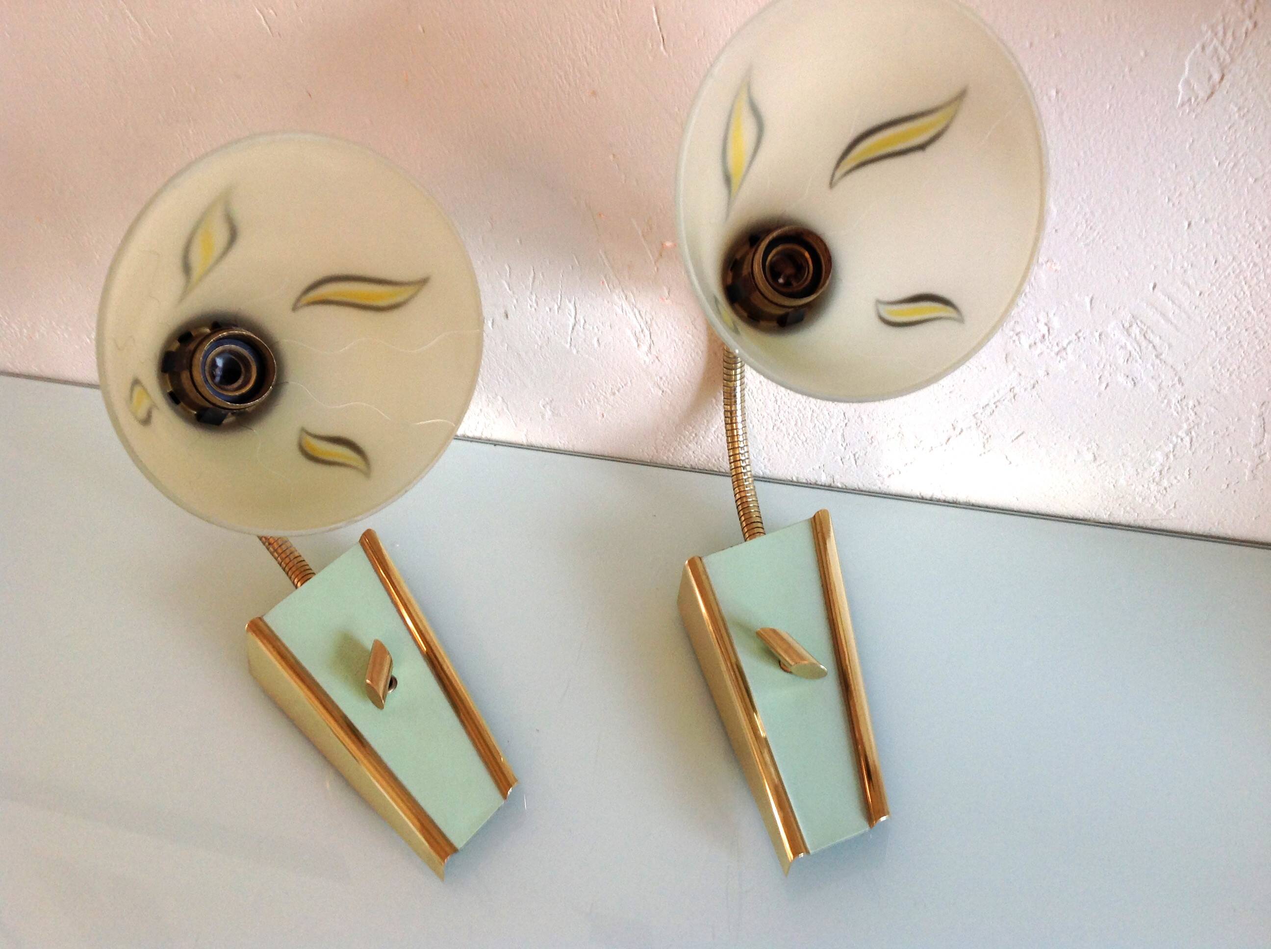Paire d'appliques  en laiton et verre cornet / vintage années 50-60