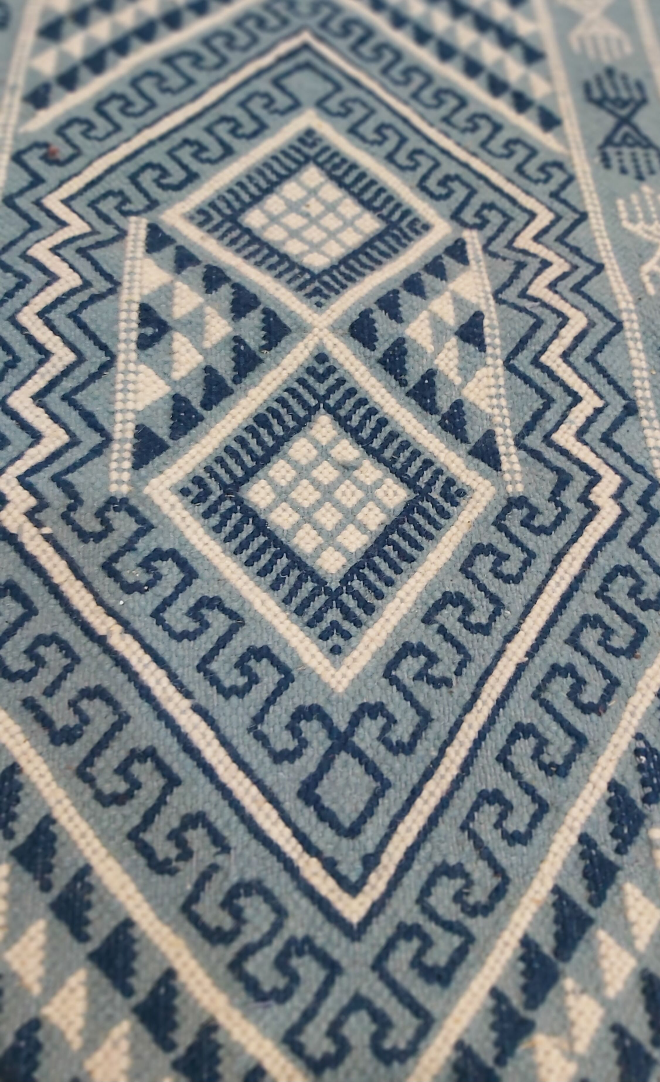 Traditional handmade blue and white kilim carpet 50x100cm