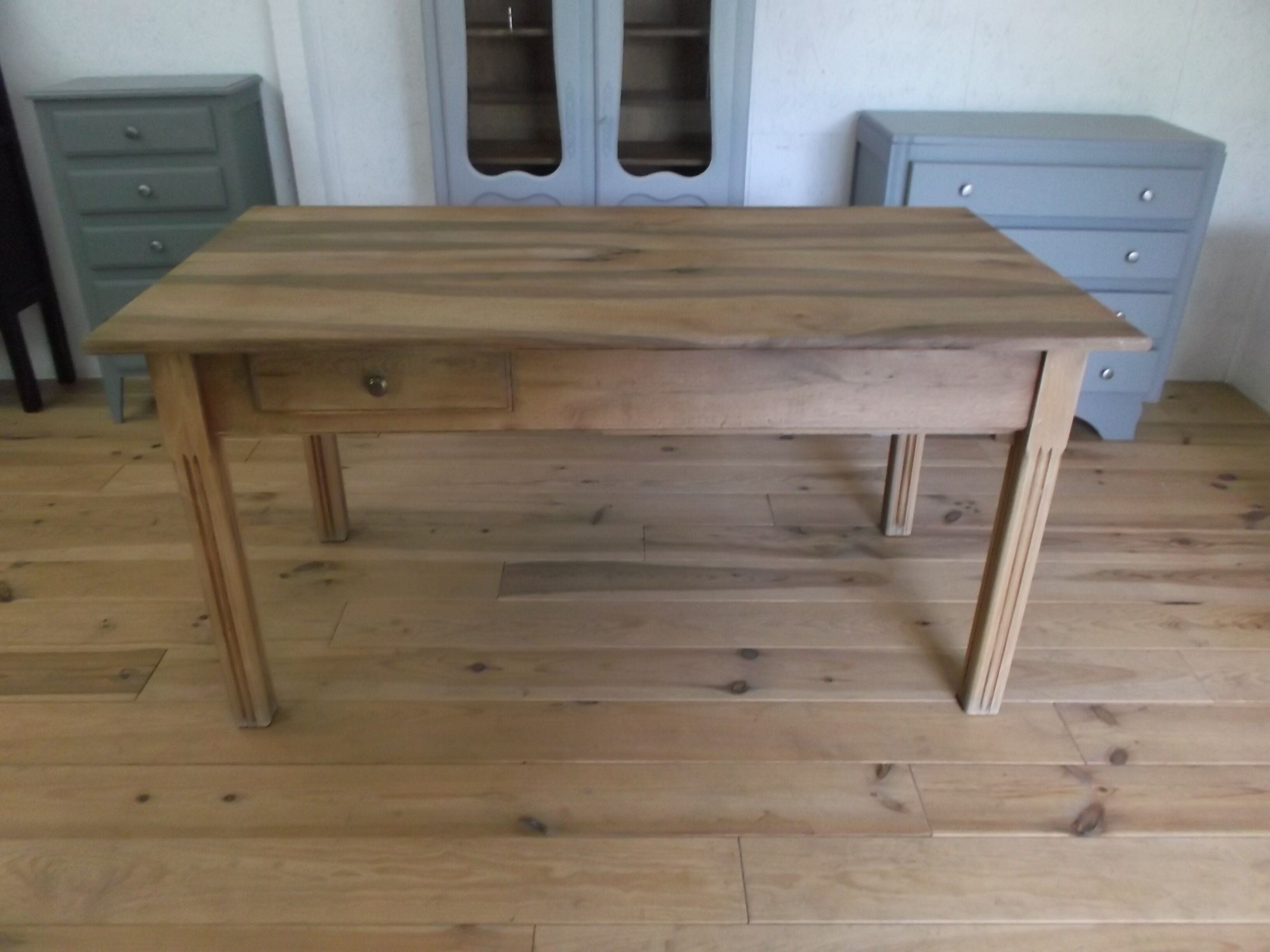 Farm table