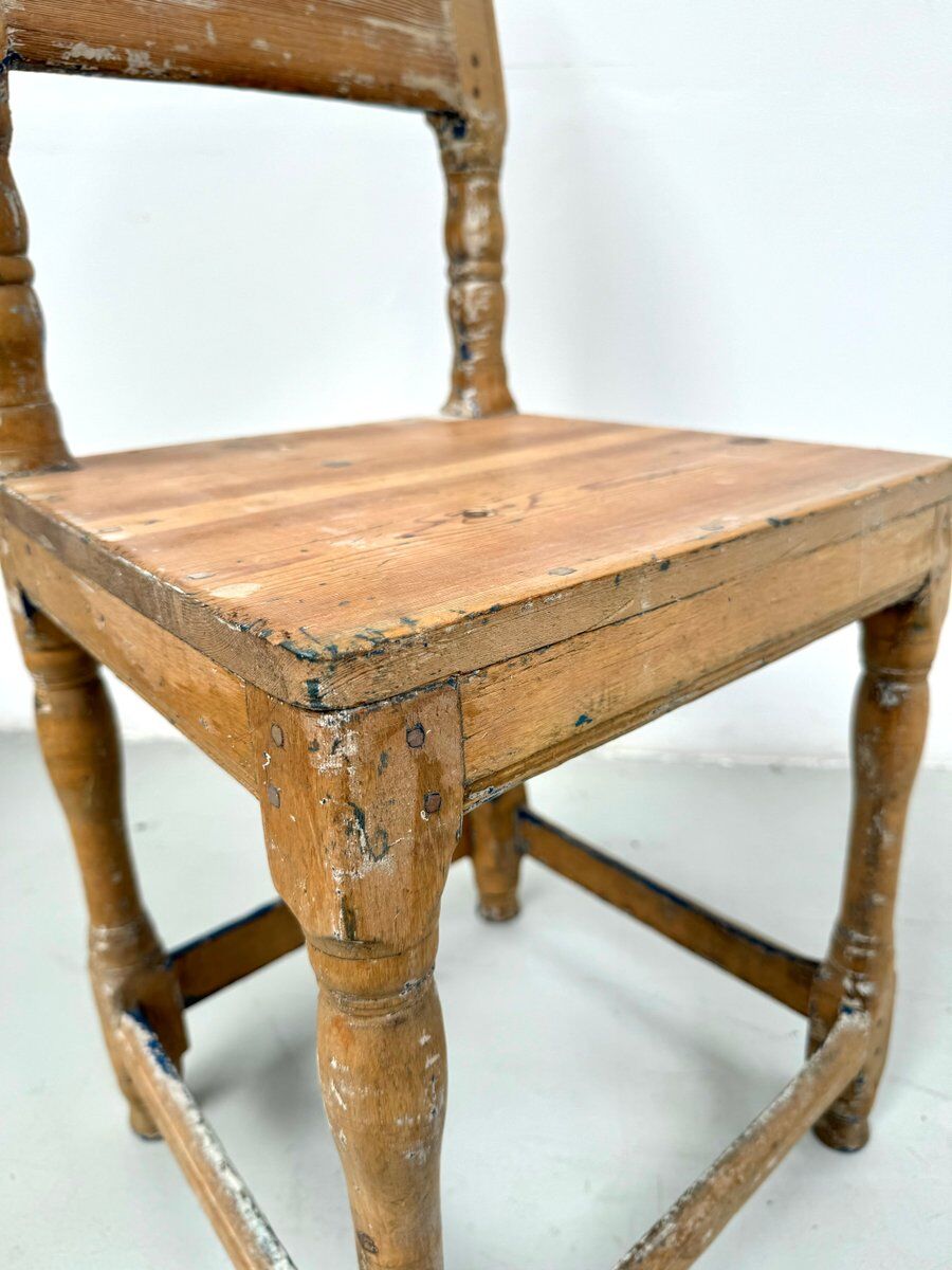 Chaise ancienne suédoise de style gustavien en pin du XVIIIe siècle