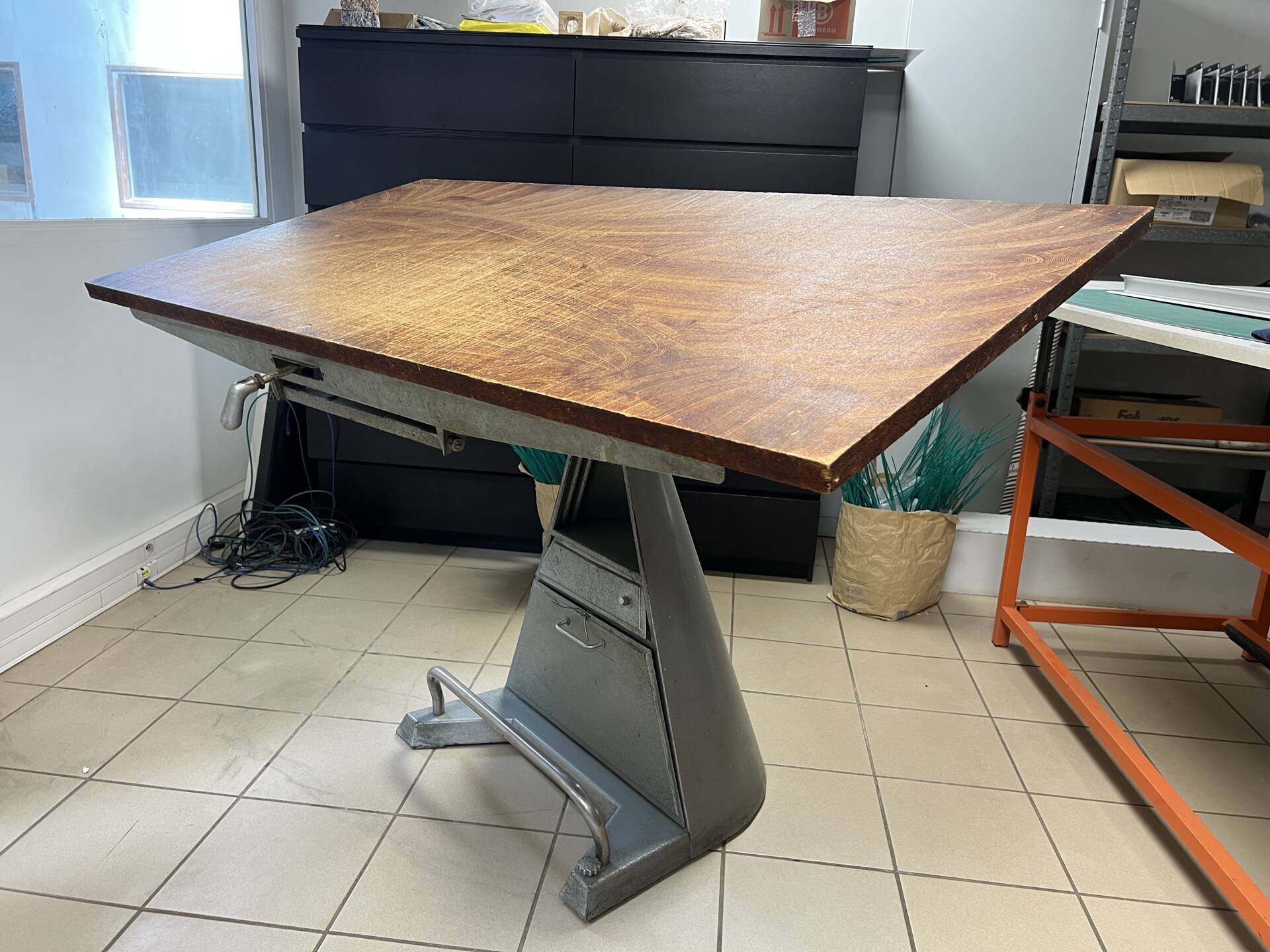 Table à dessin professionnelle vintage – Piètement en aluminium moulé