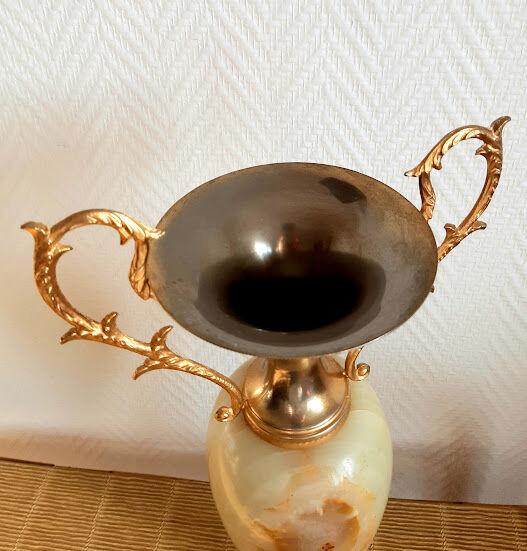 Onyx vase and gilded metal