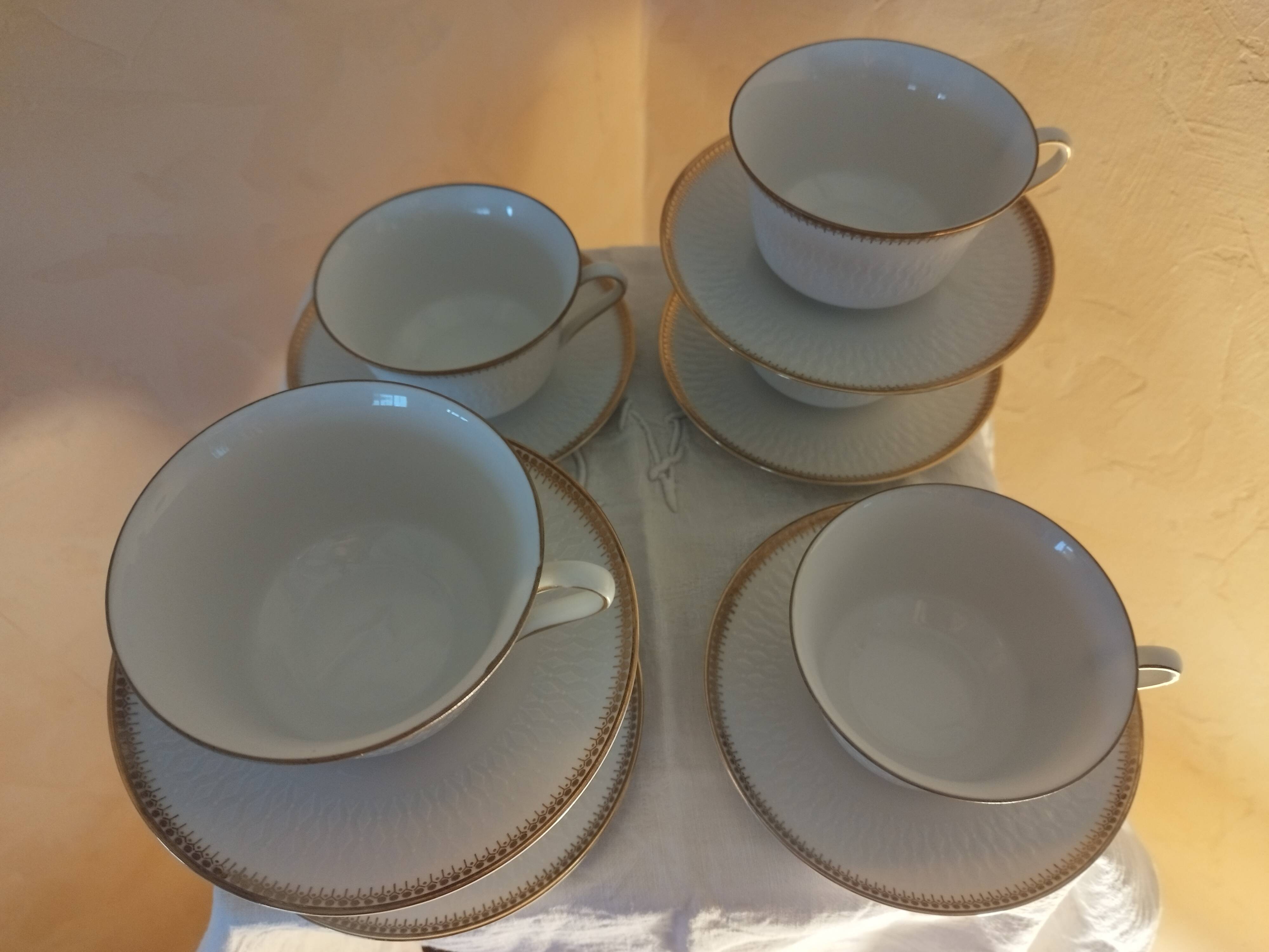 Set de 6 tasses à thé blanches et or