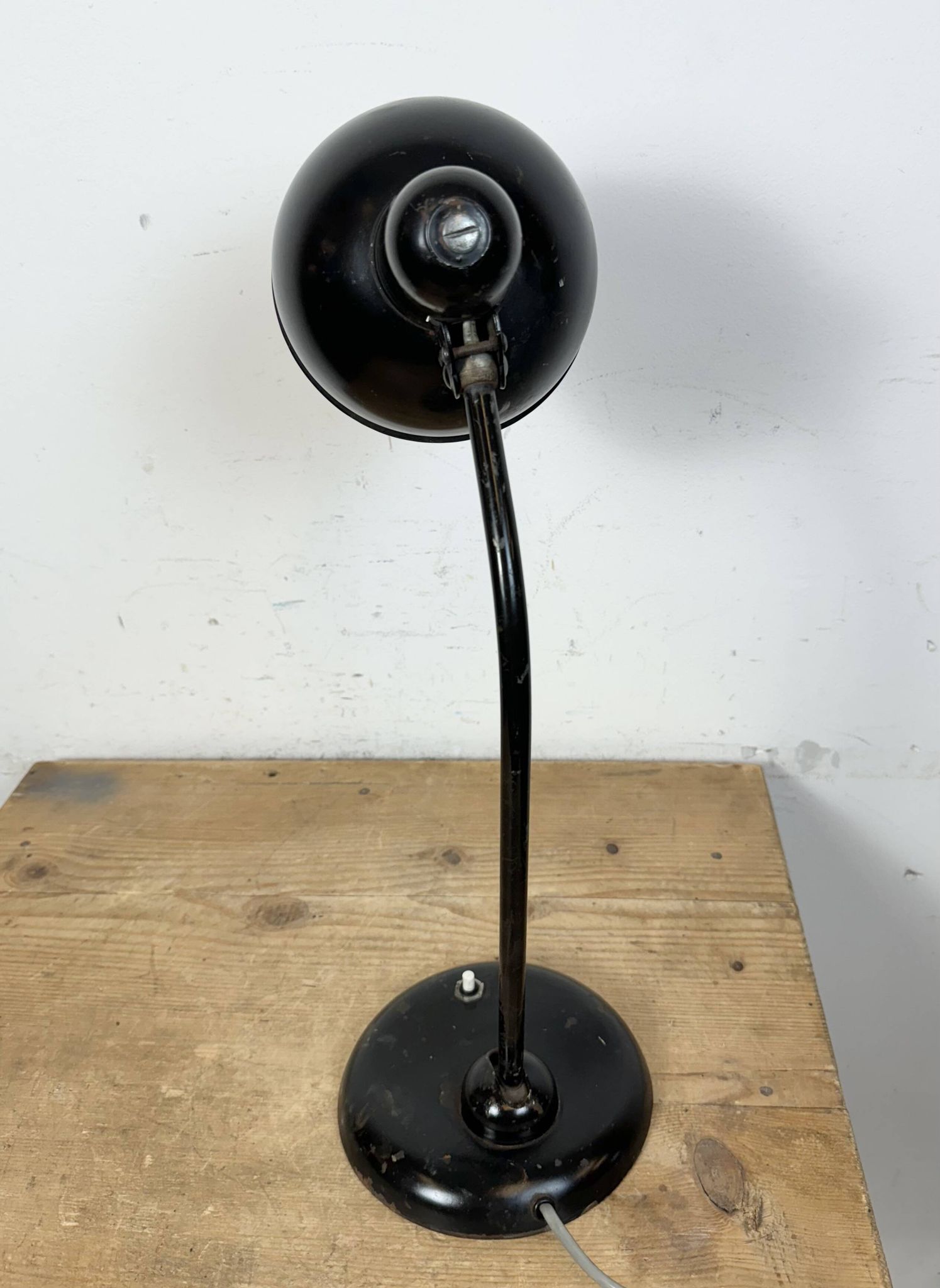 Lampe de table industrielle Bauhaus noire, années 1930