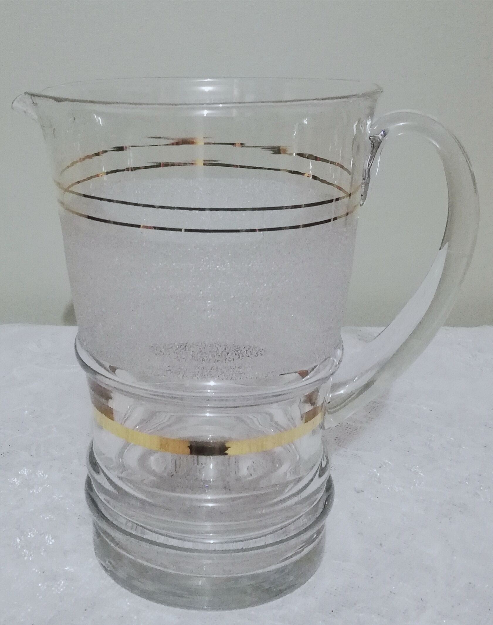 Pitcher in frosted glass and gilding 1 liter