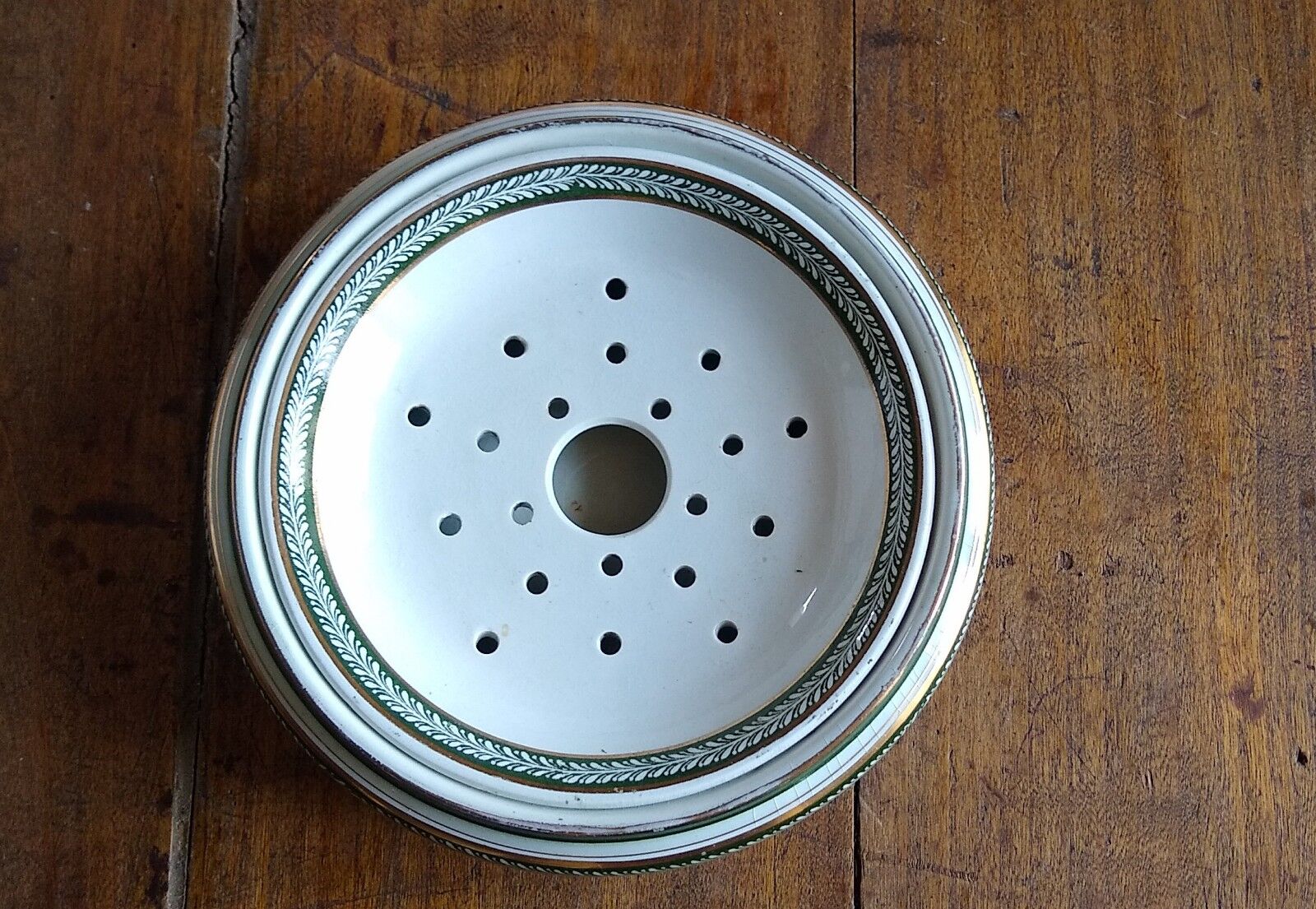 Dish for draining period strawberries Empire model Josephine manufacture Lunéville