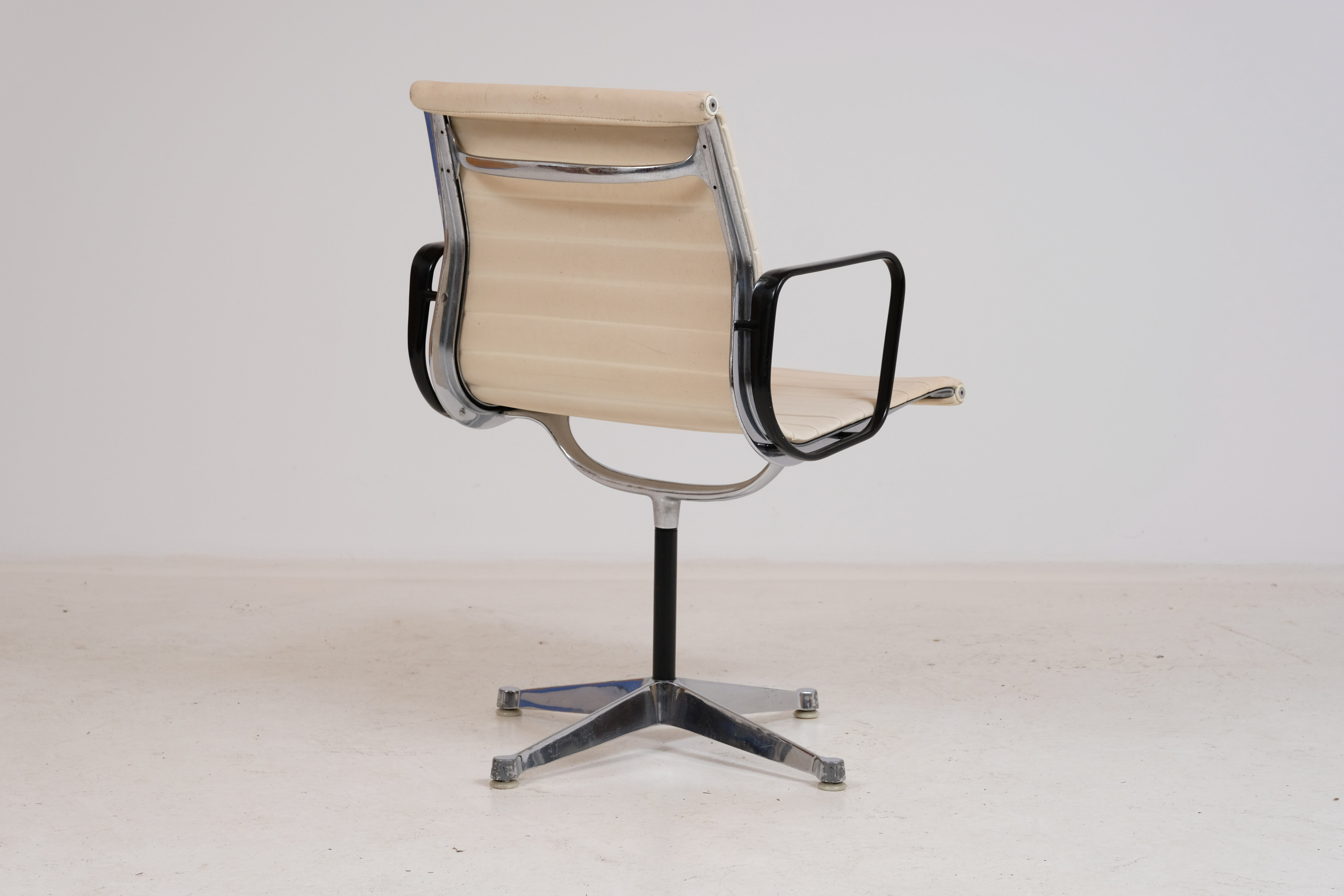 Skai armchair EA107 by Eames, Herman Miller edition - 1960