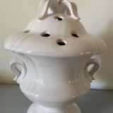 Pique fleur Faïence blanche signed Lallier Moustiers in Sainte Marie Provence