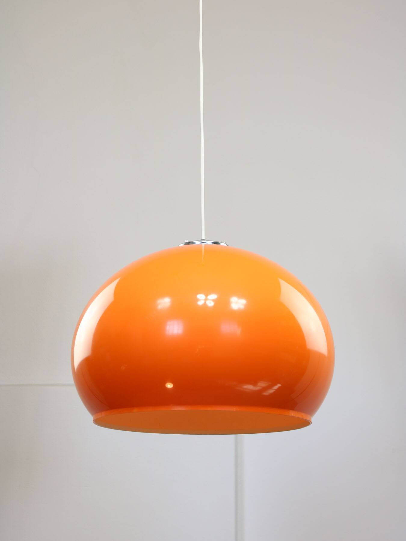 Suspension géante orange Space Age de Guzzini, années 70