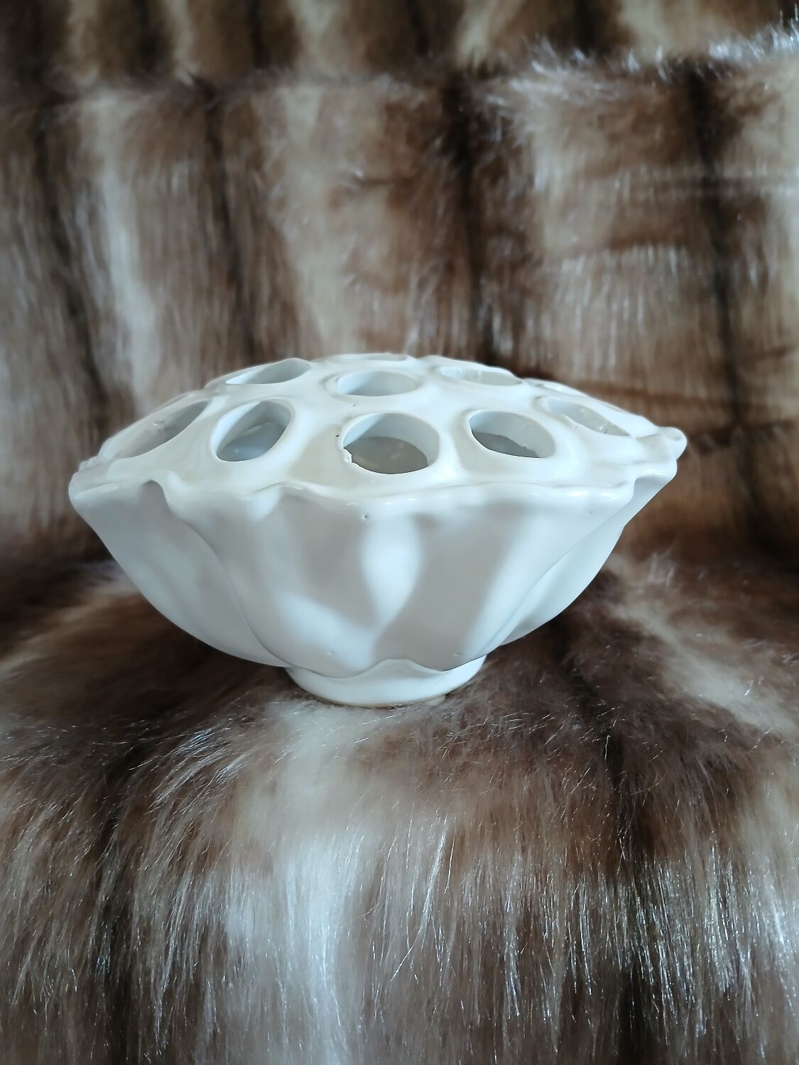 Flower vase in white porcelain