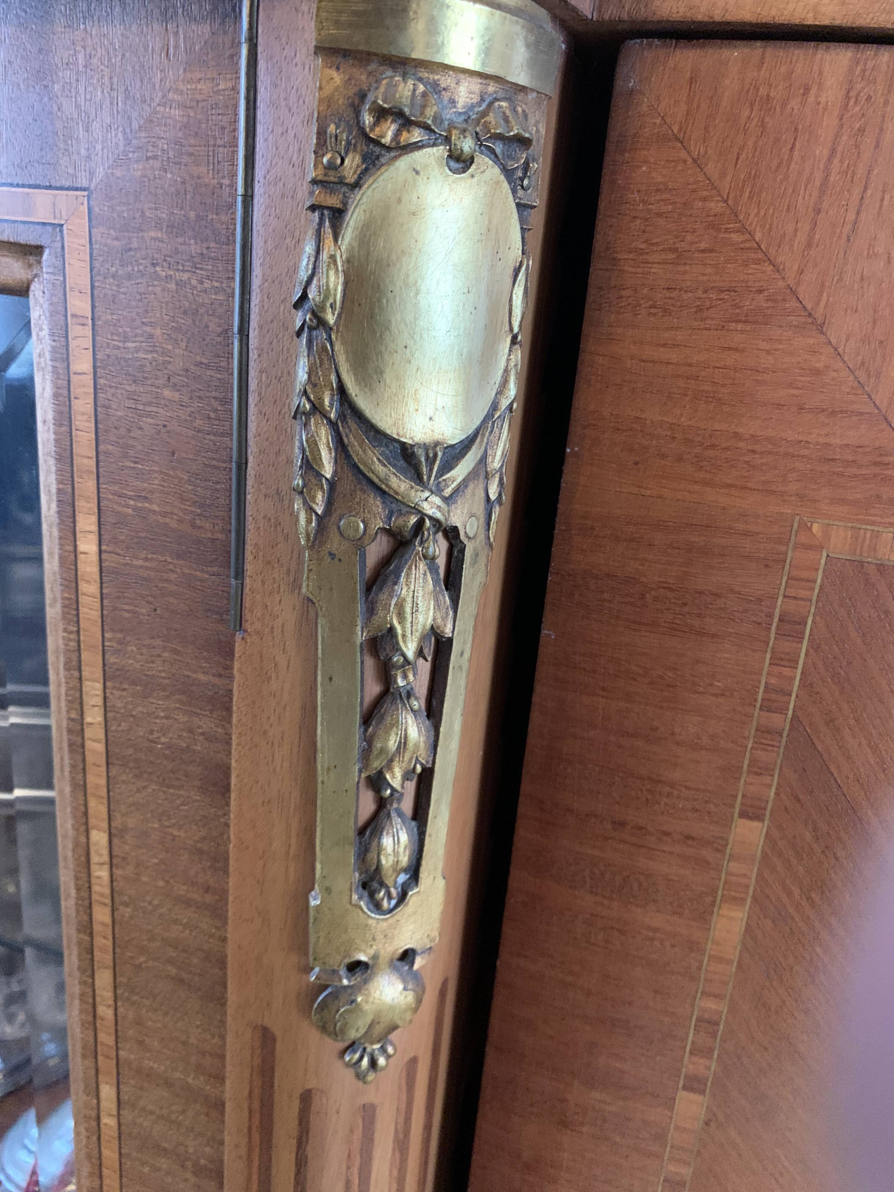 Half-moon buffet with display cabinet in Louis XVI style, marquetry with marble top.