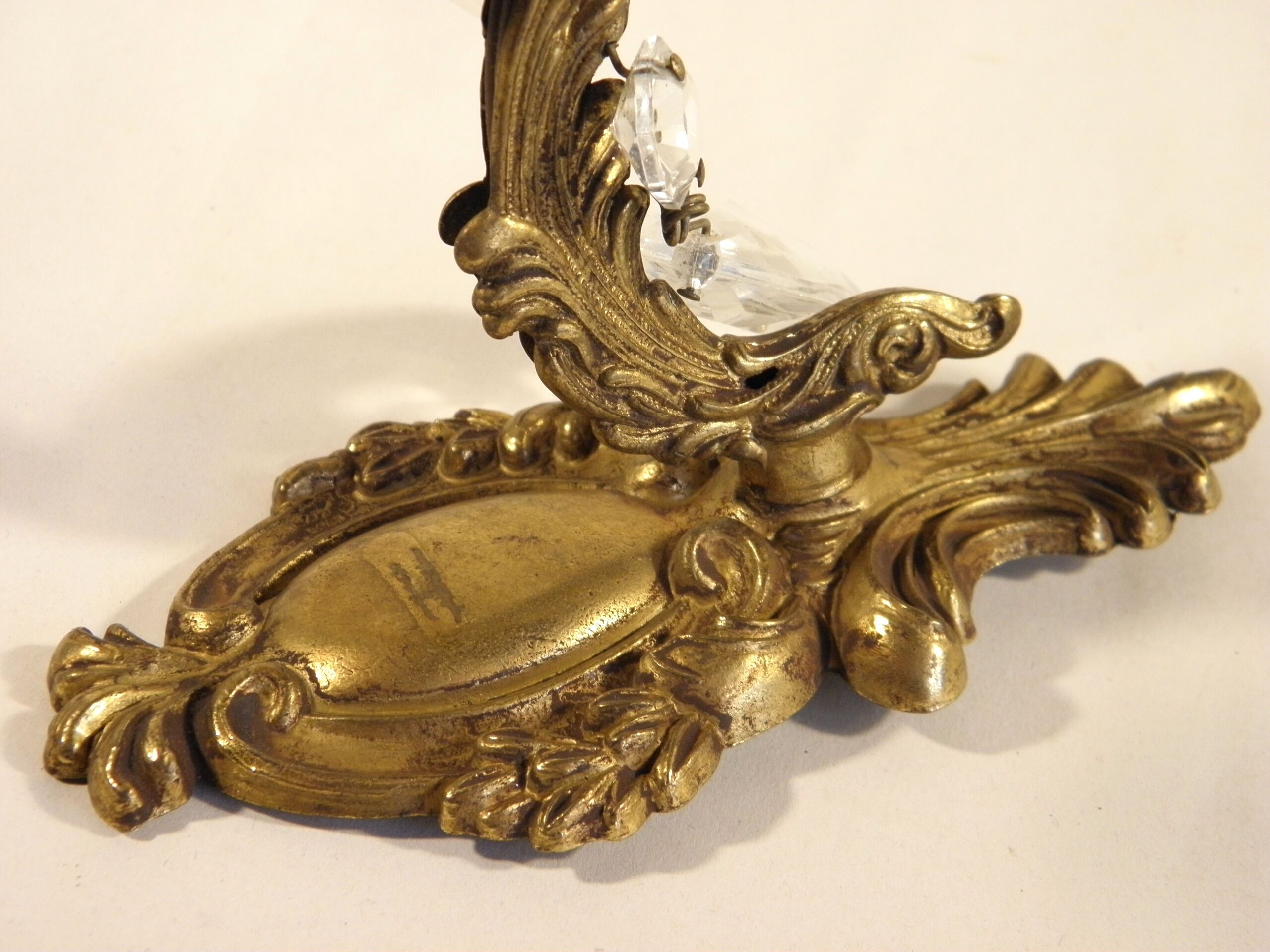 Pair of wall clams in gilded bronze stamps