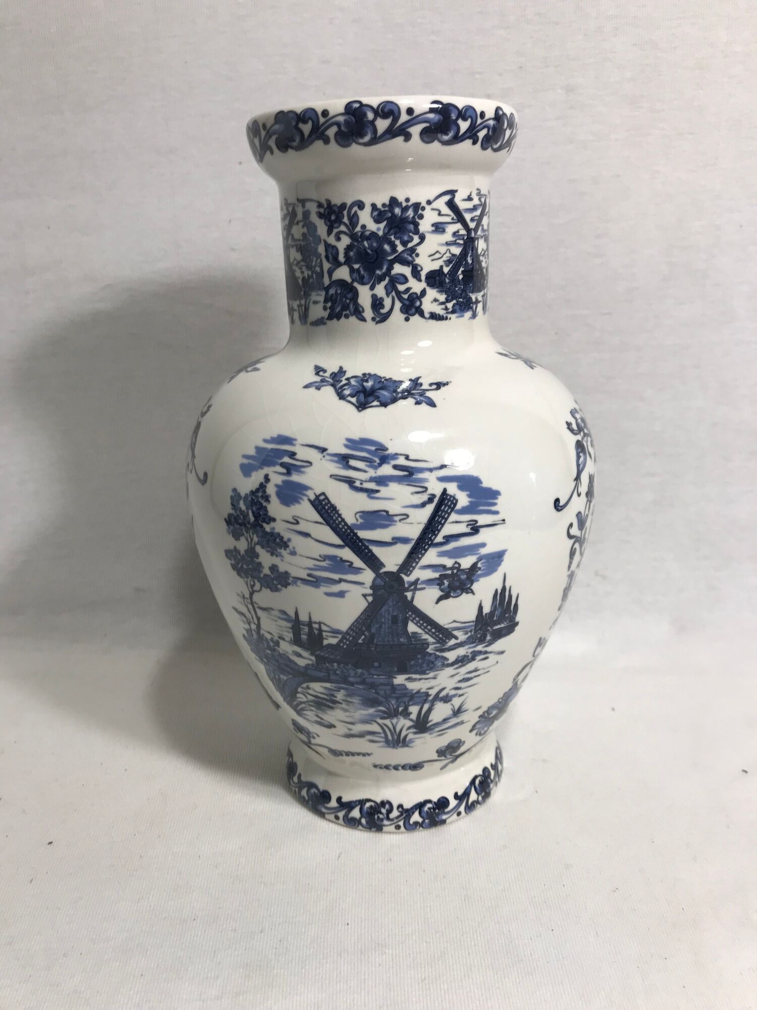 Vase porcelain molen blue & white decoration vintage old