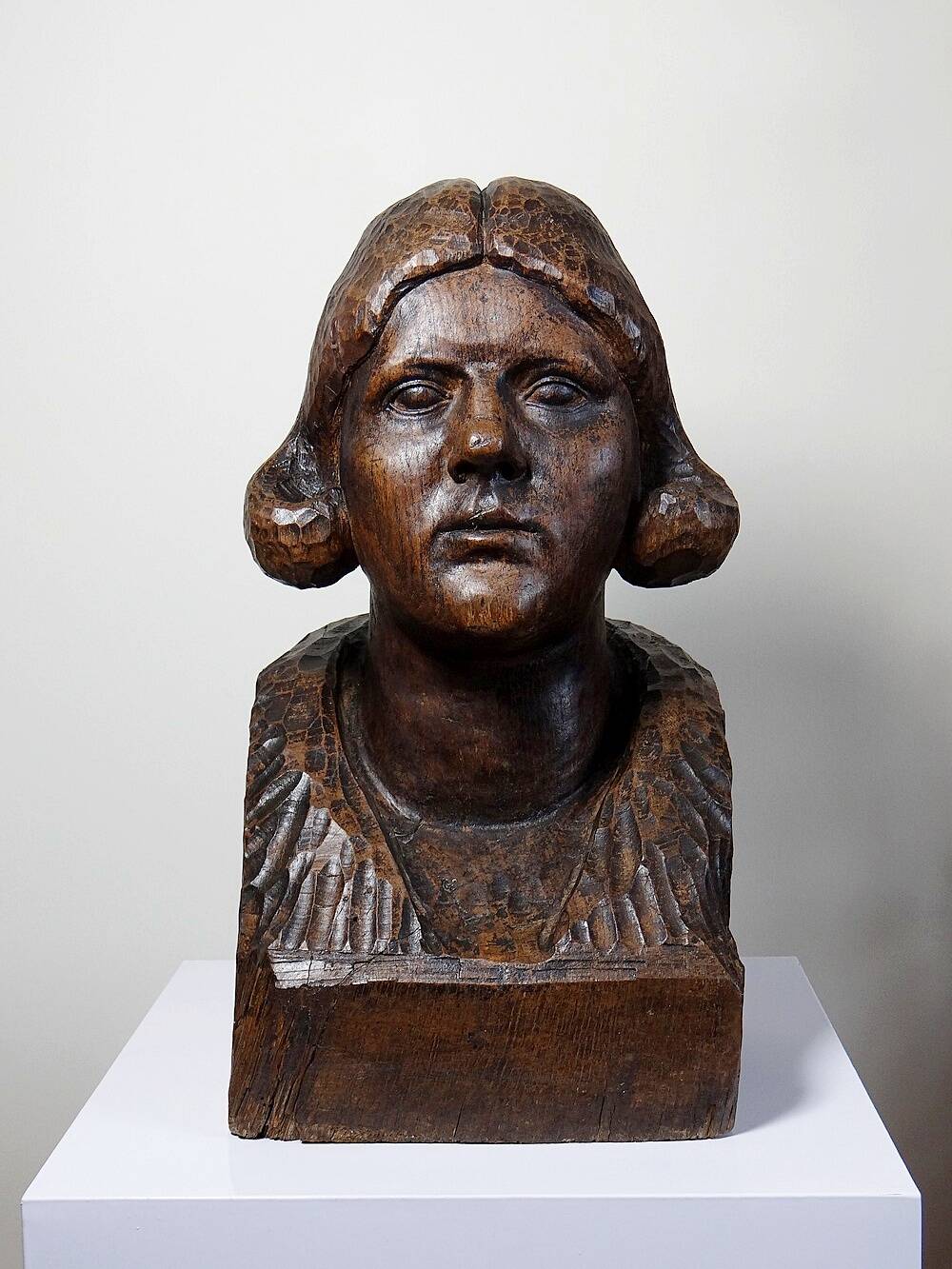 bust of a woman in solid wood carved with a gouge, 19th century