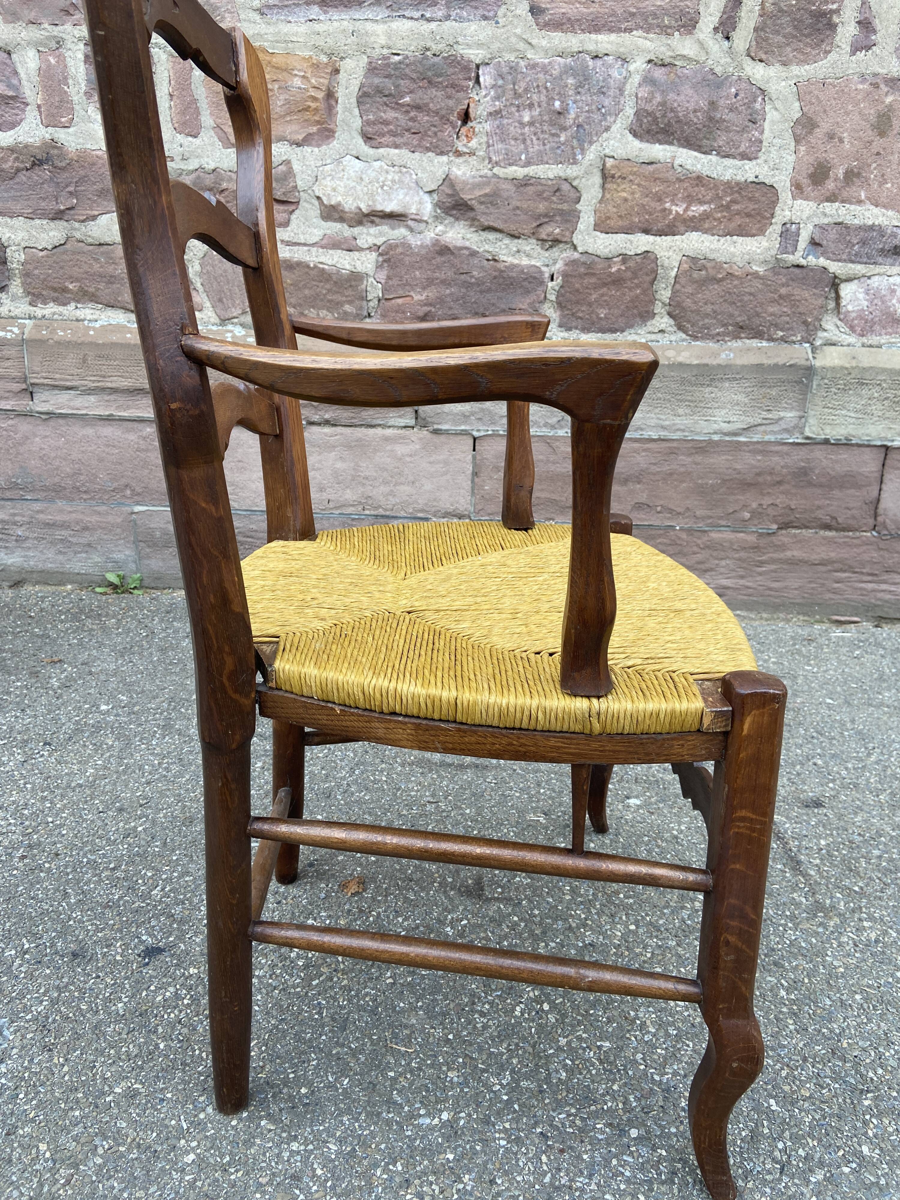 Fauteuil paillé rustique style  louis xv en chêne