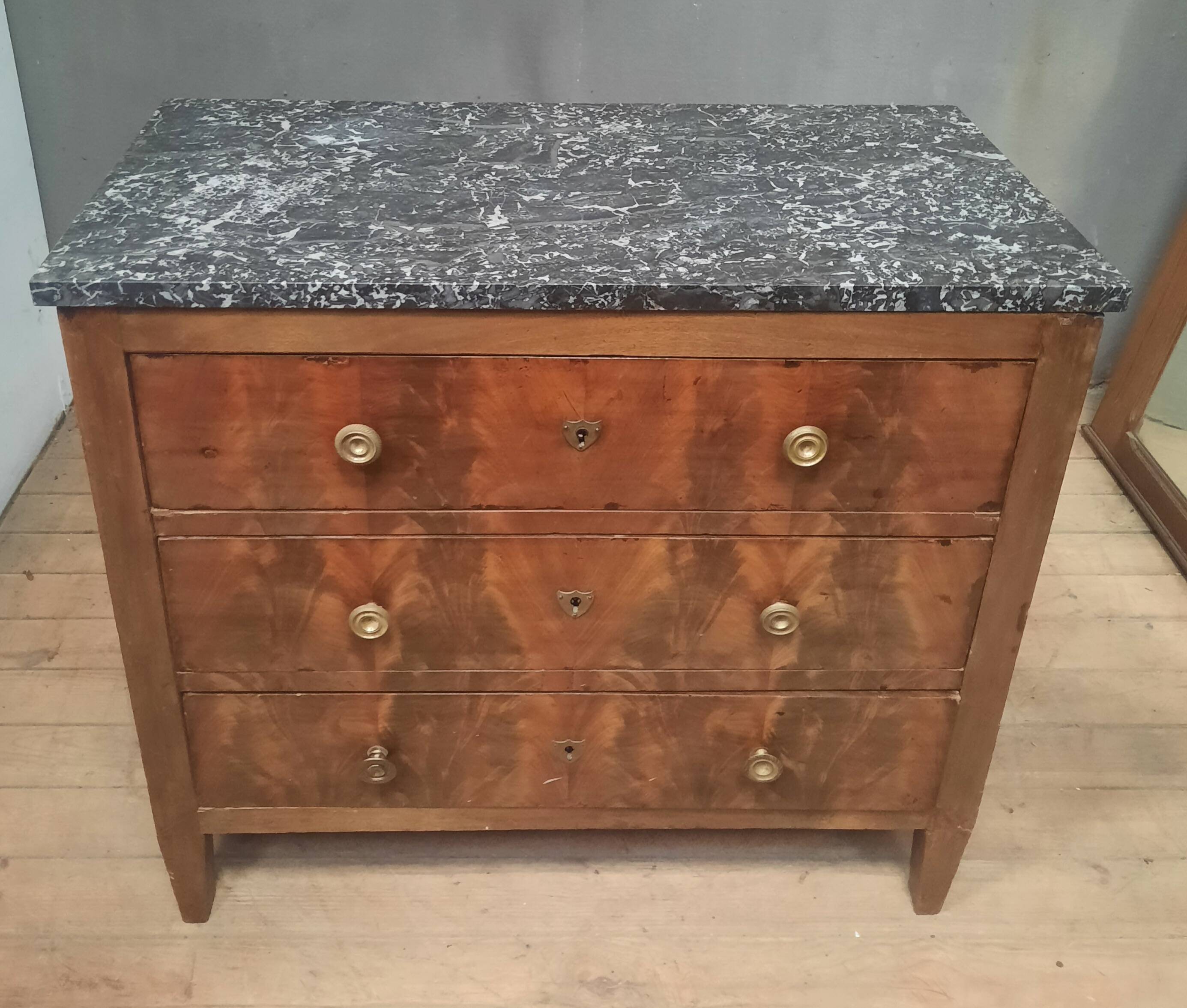 Nineteenth-century veneered commode