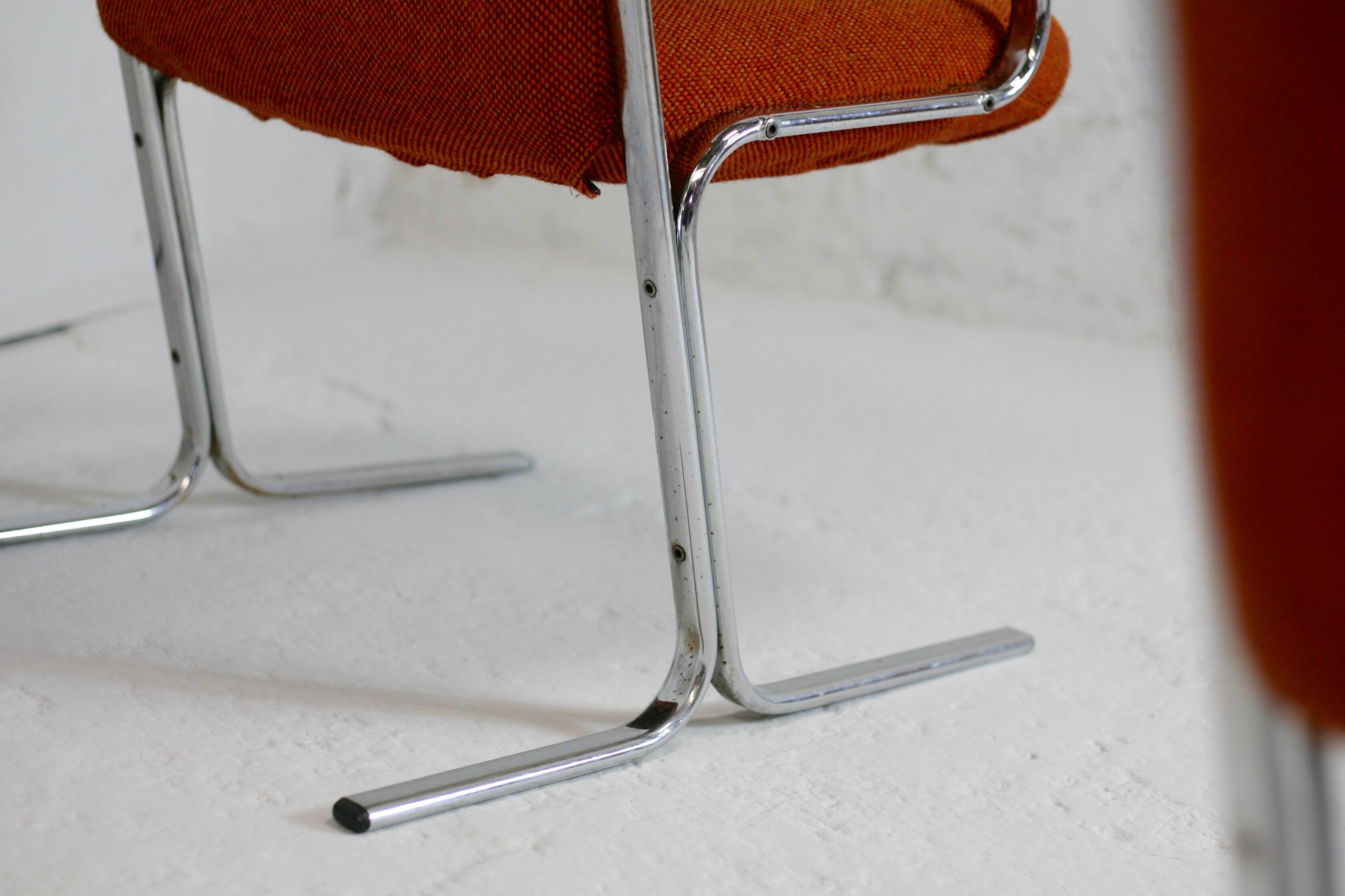 4 "space age" armchairs, chrome steel base