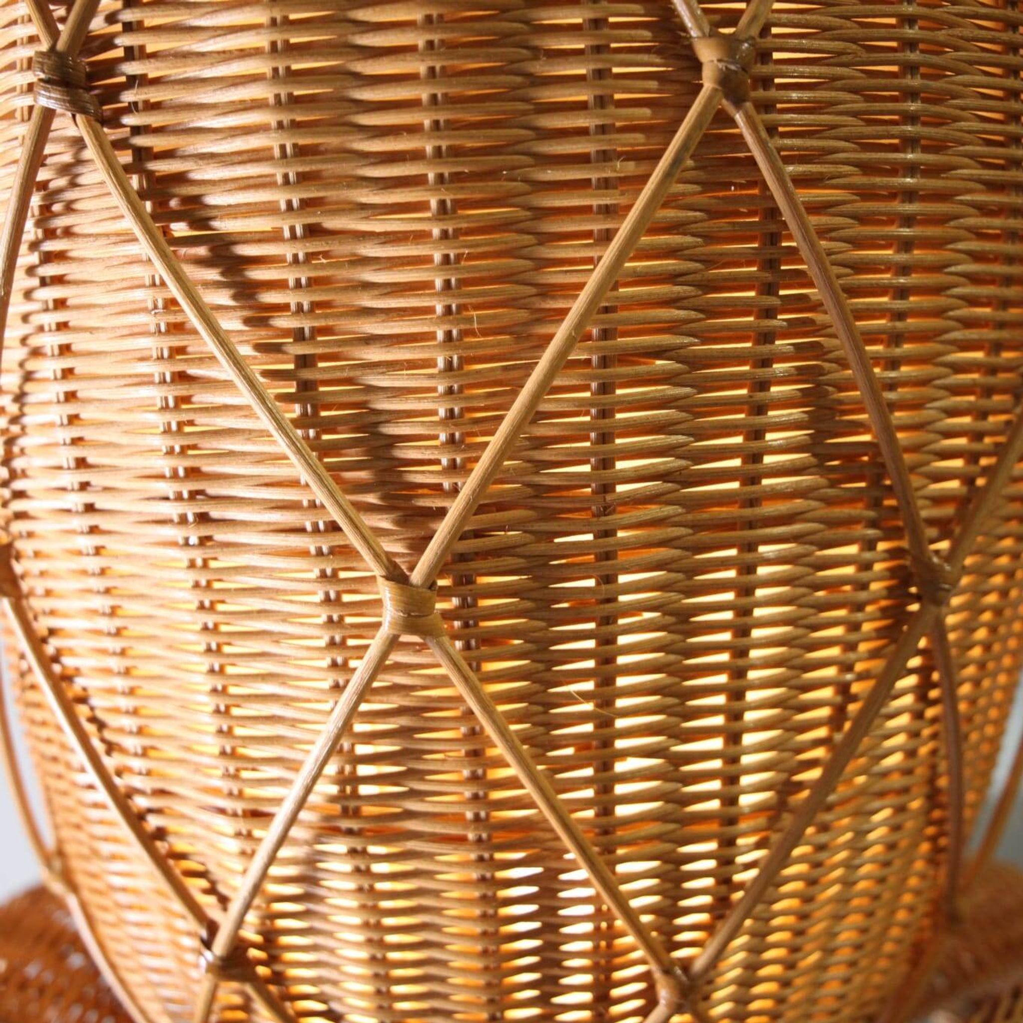 Suspension « ananas » en osier