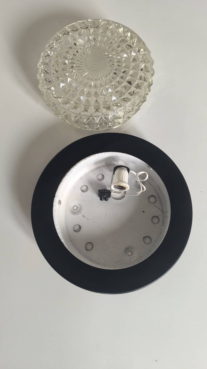 Wall lamp in chiseled glass and lacquered metal 1970