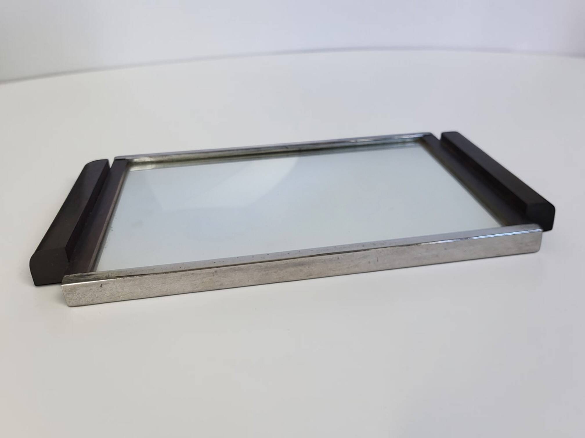 Art Deco mirror plateau in chrome metal and Macassar wood.
