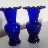 Pair of small (12cm) corolla vases - cobalt blue glass with heron - Portieux
