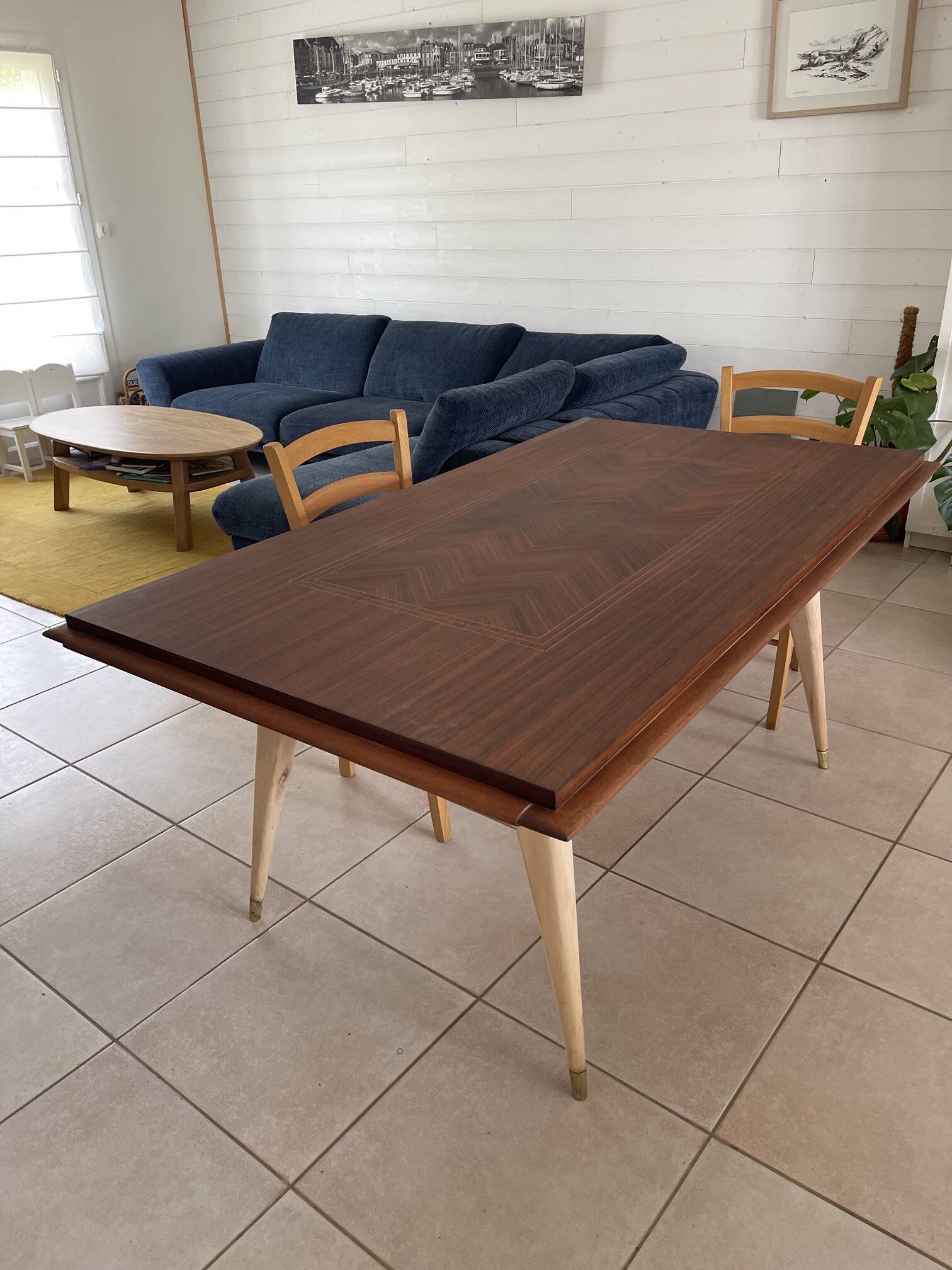 Table avec marqueterie exotique