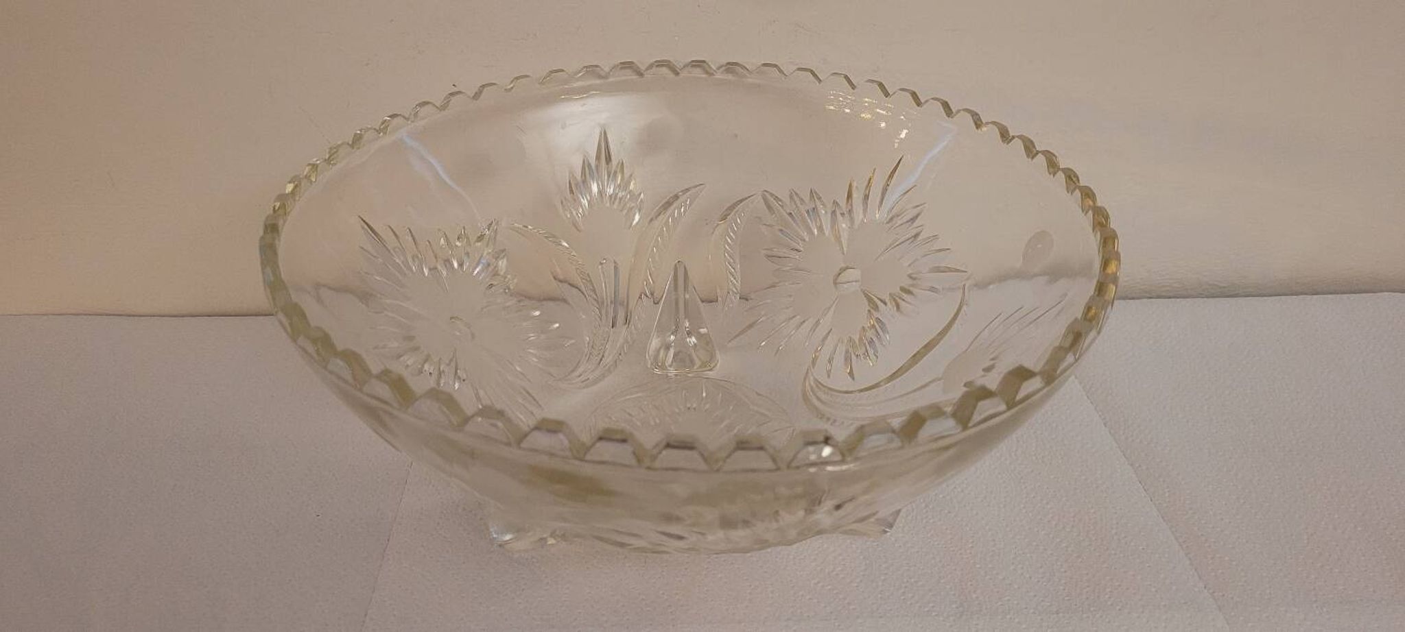 Coupe sur pied en verre moulé 50's