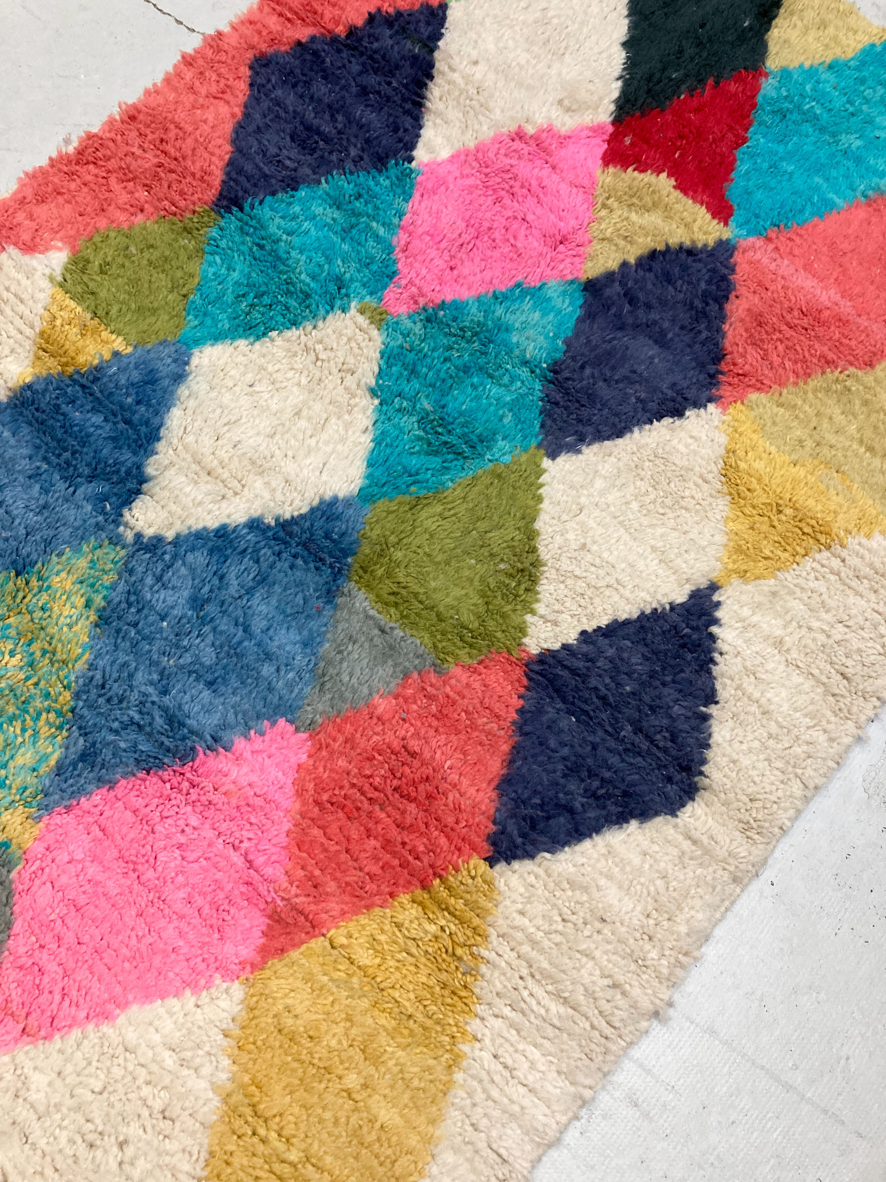 Moroccan Berber rug Boujaad ecru multicolored diamonds 232x147cm