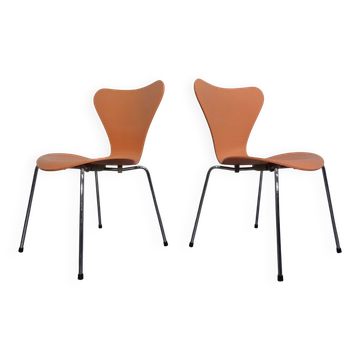 Danish 3107 Chairs by Arne Jacobsen for Fritz Hansen, 1994, Set of 2