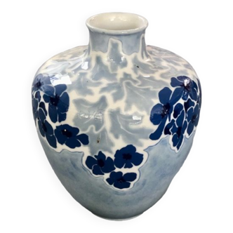 Amphora vase