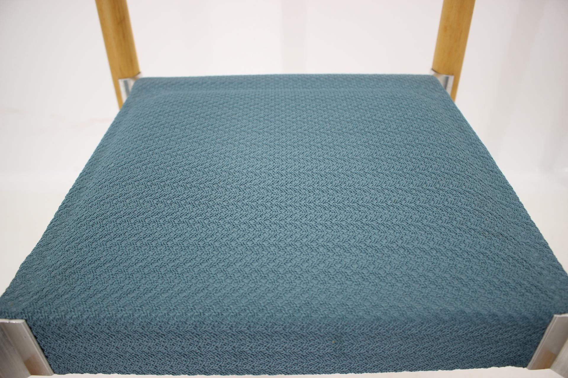 Ensemble de quatre chaises de salle à manger design par Miroslav Navrátil, années 1970.