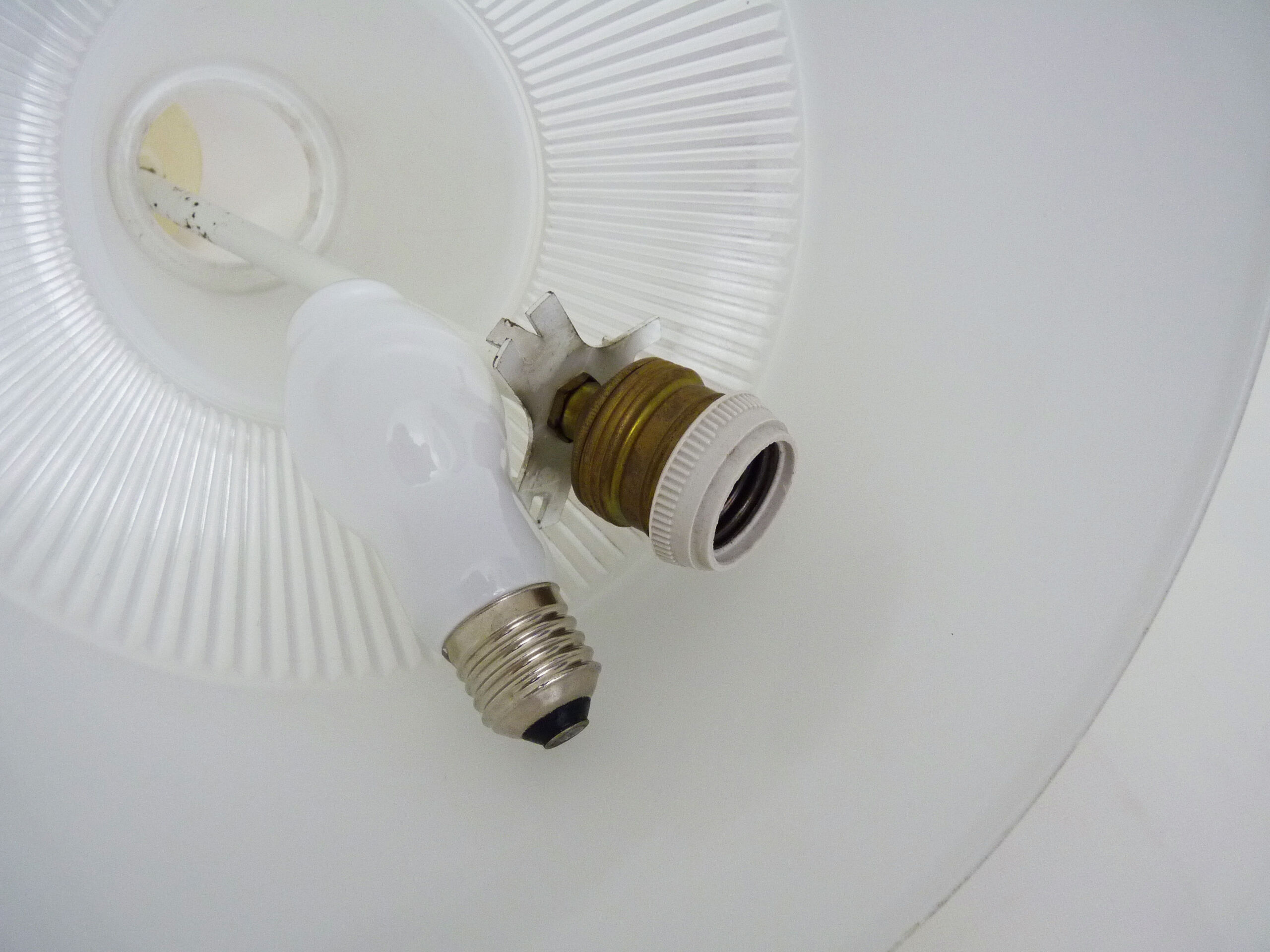 Vintage industrial suspension in glass and metal rod, factory, workshop, garage. Year 50