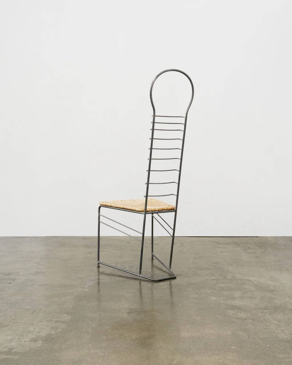 Chaise sculpturale vintage en acier et paille