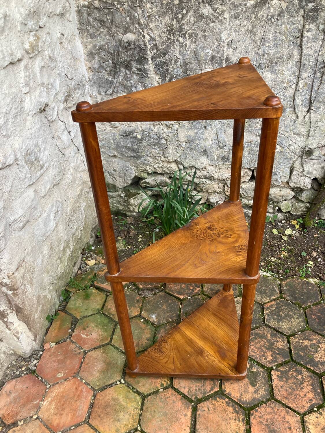 Étagère d’angle en bois massif