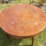 Extendable dining table
