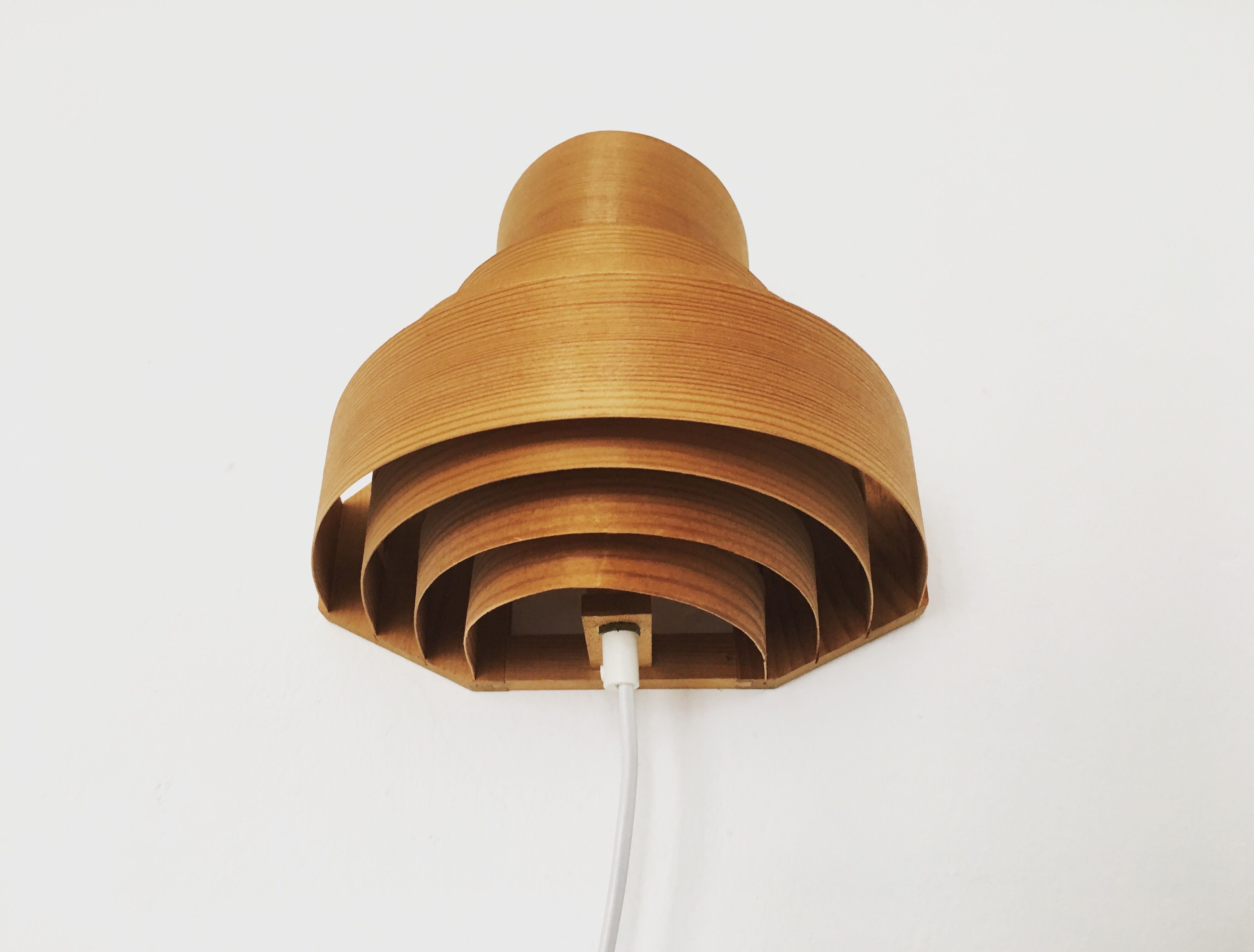 Wooden wall lamp