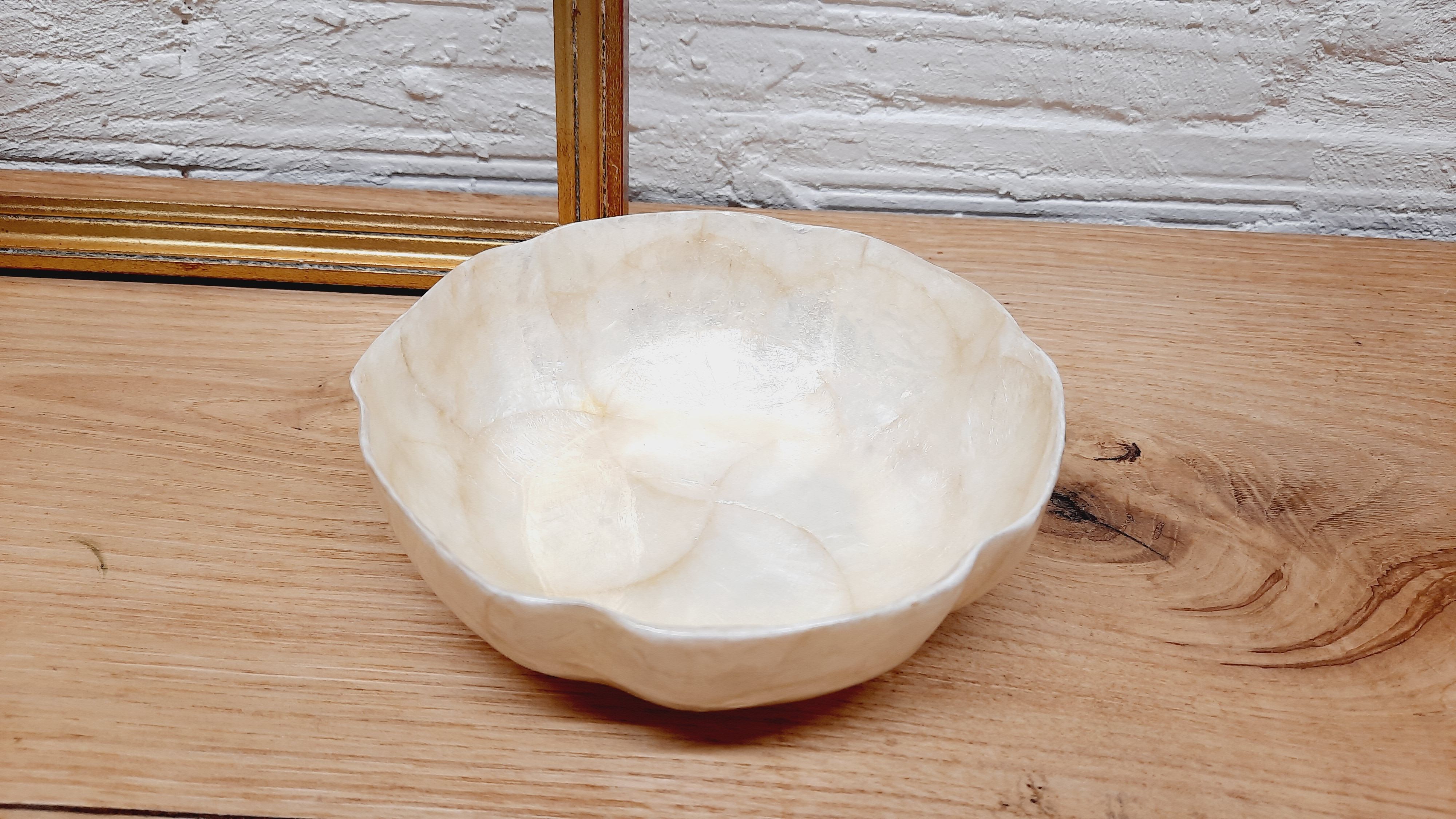 Empty mother-of-pearl pocket