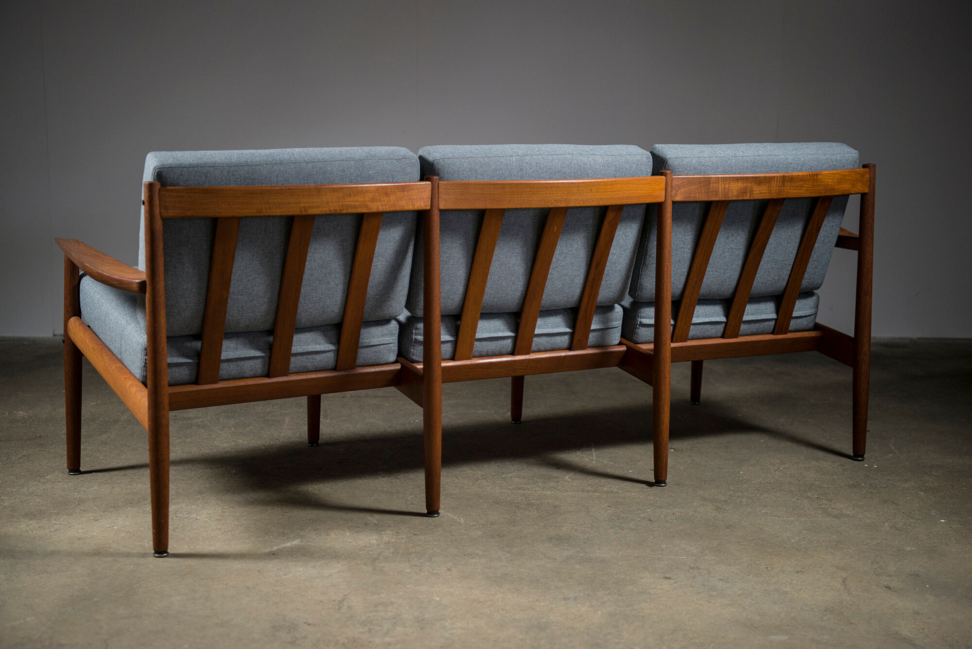 Scandinavian sofa Arne Vodder