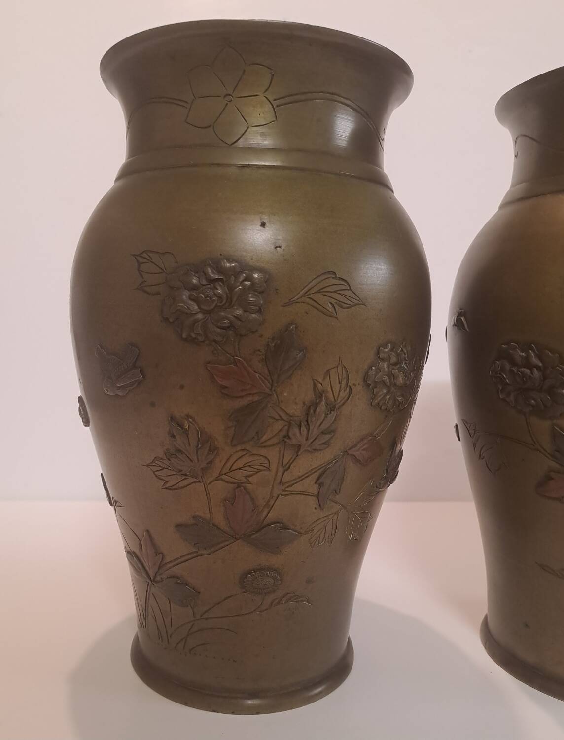 Pair of Asian vases in bronze, late 19th century.