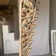 Indonesian construction element in carved wood with intertwined plant motifs mounted on a base (fri