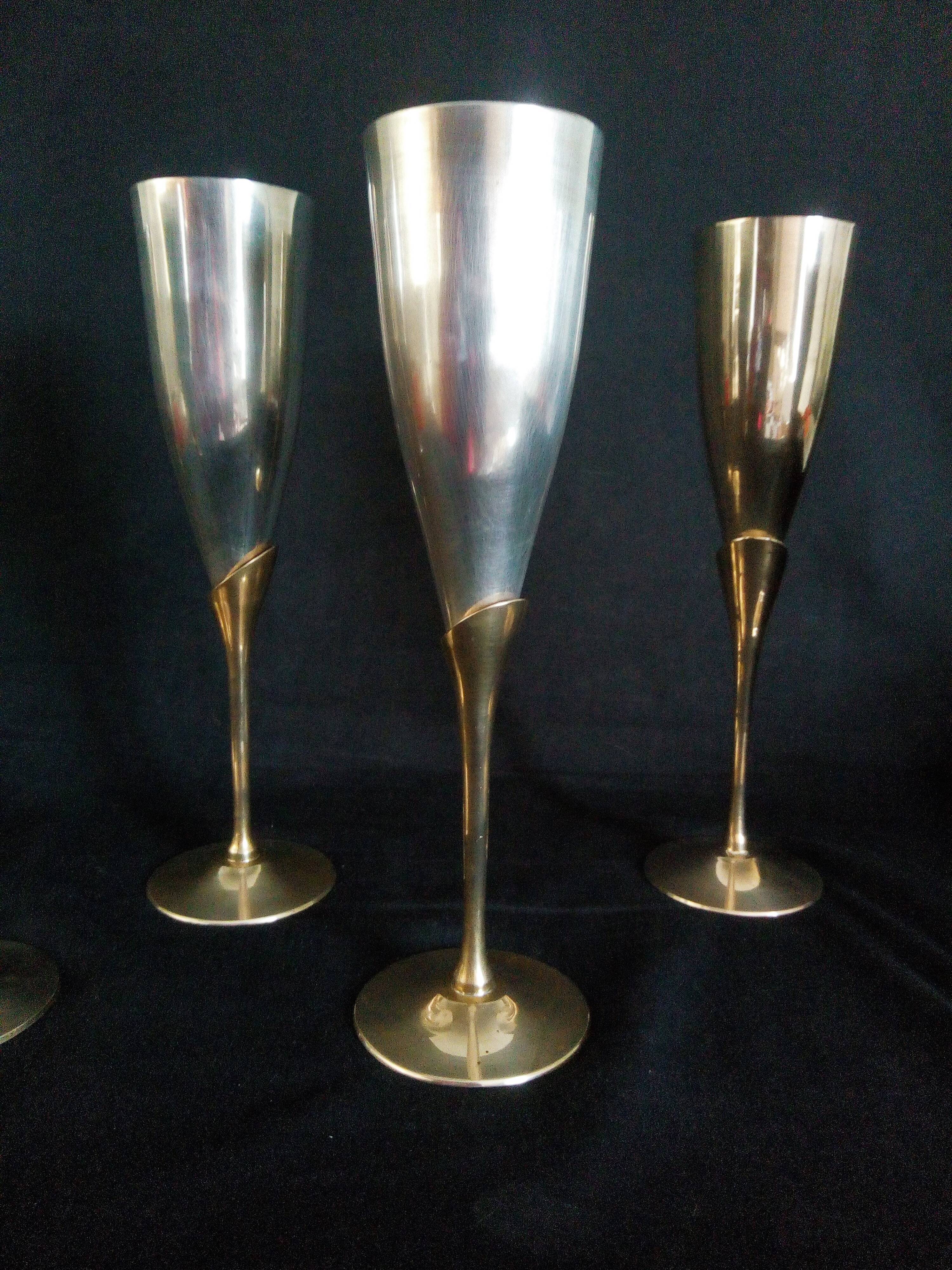 Lot of 12 silver metal flutes on brass stand