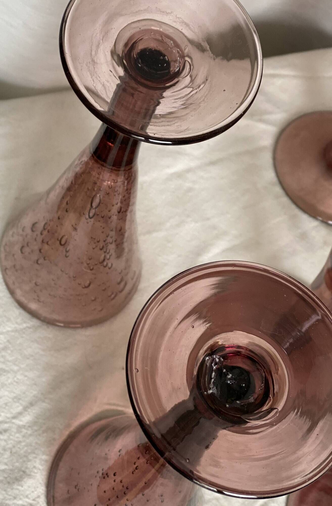 Set of 6 large vintage 1960s fuchsia bubble footed glasses.