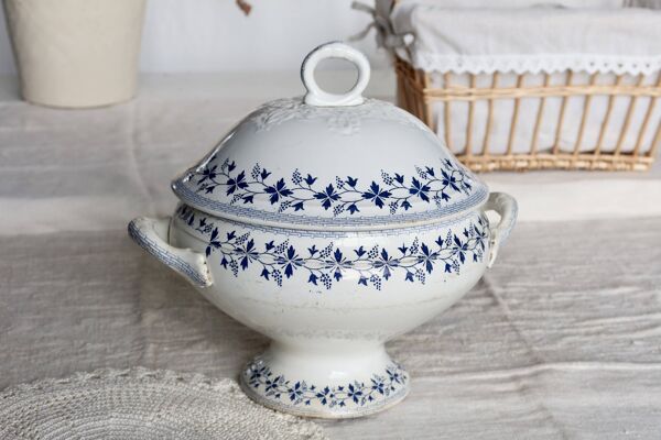 Soupière ancienne Moulin des Loups série Bleuets