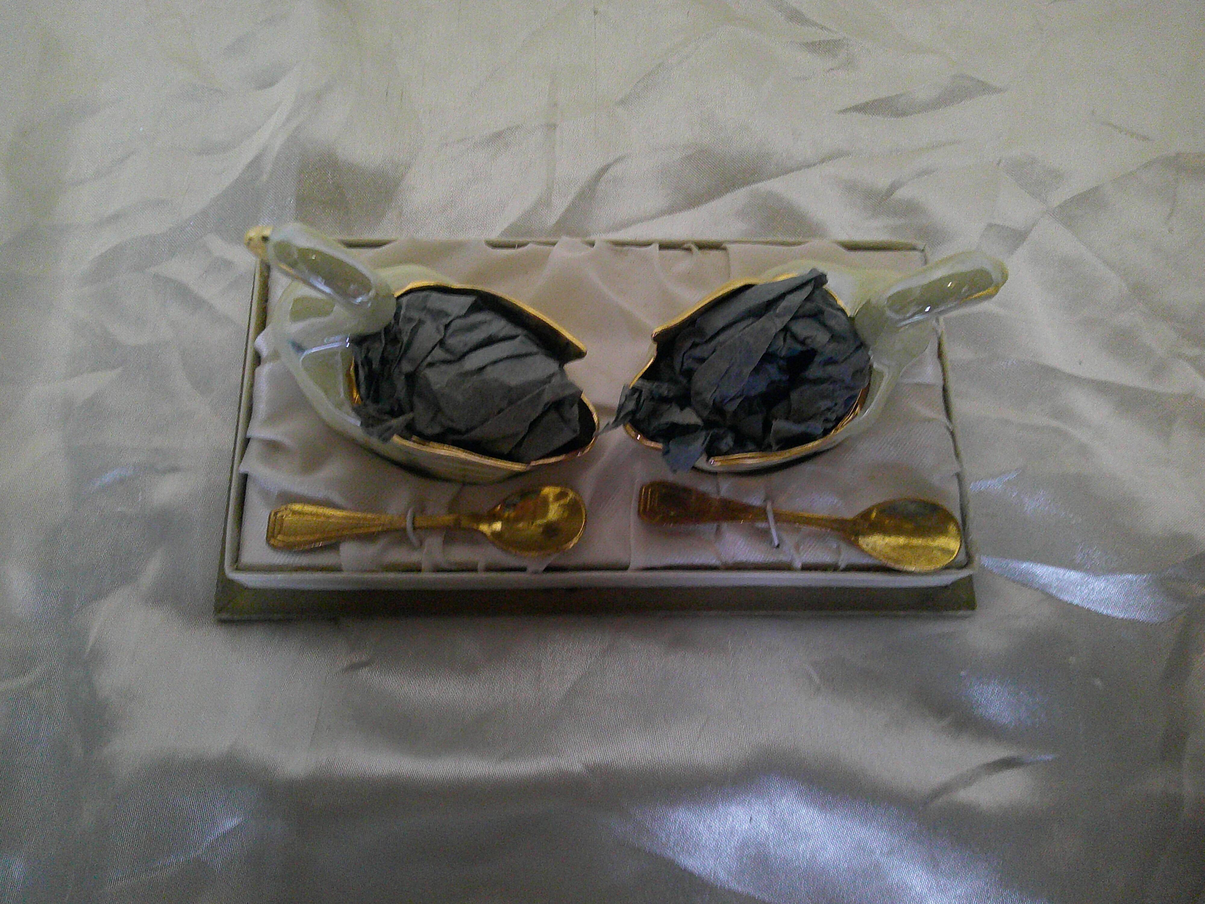 Swan salt and pepper shaker set