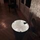 Table d’appoint lumineuse en métal brossé et miroir facetté