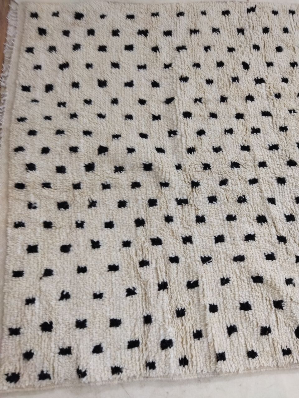 Moroccan berbere carpet 277x160cm