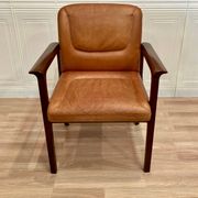 FAUTEUIL CUIR "DESIGN 1960".