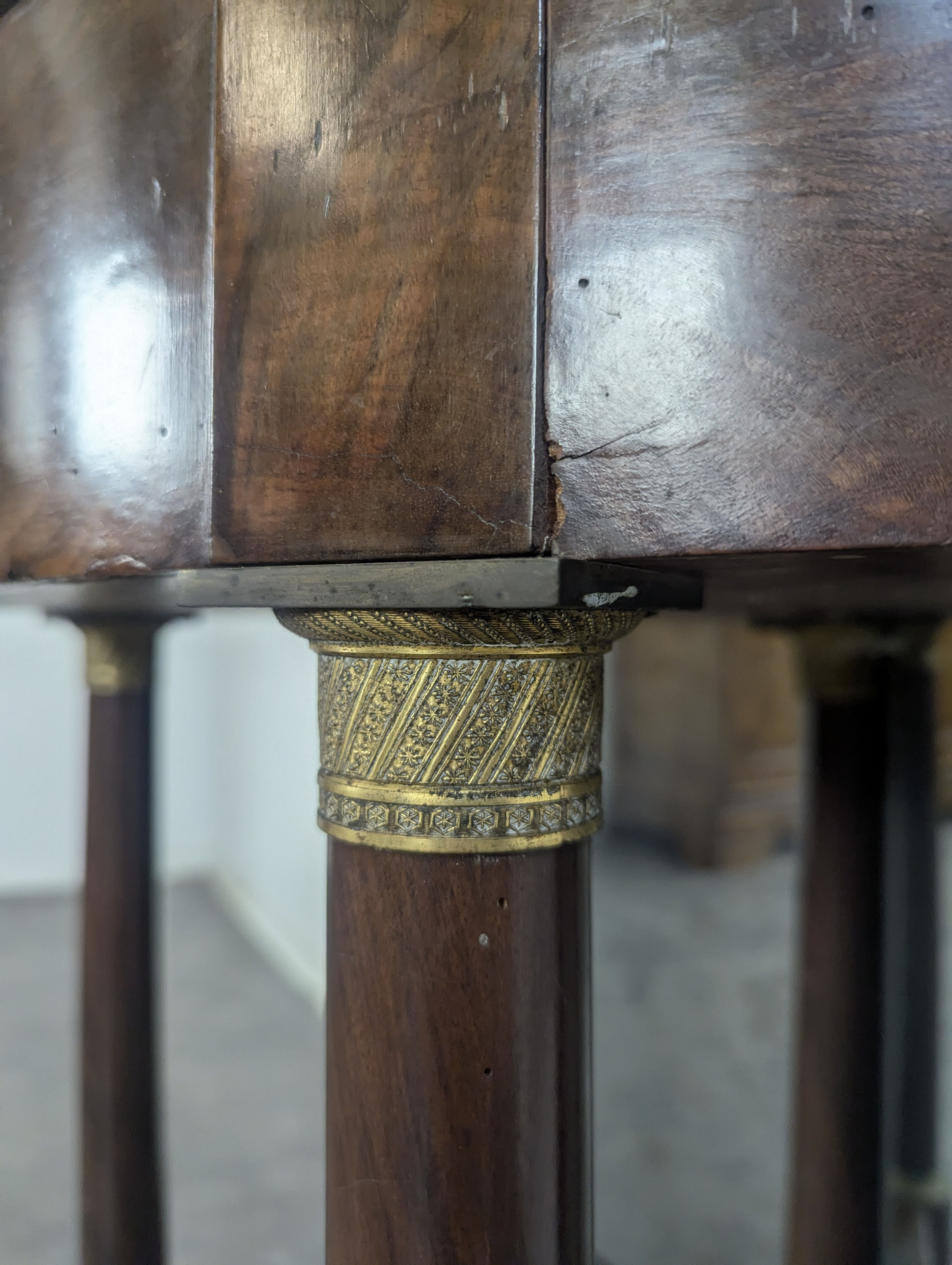 Rare coiffeuse demi à fond de glace époque Empire