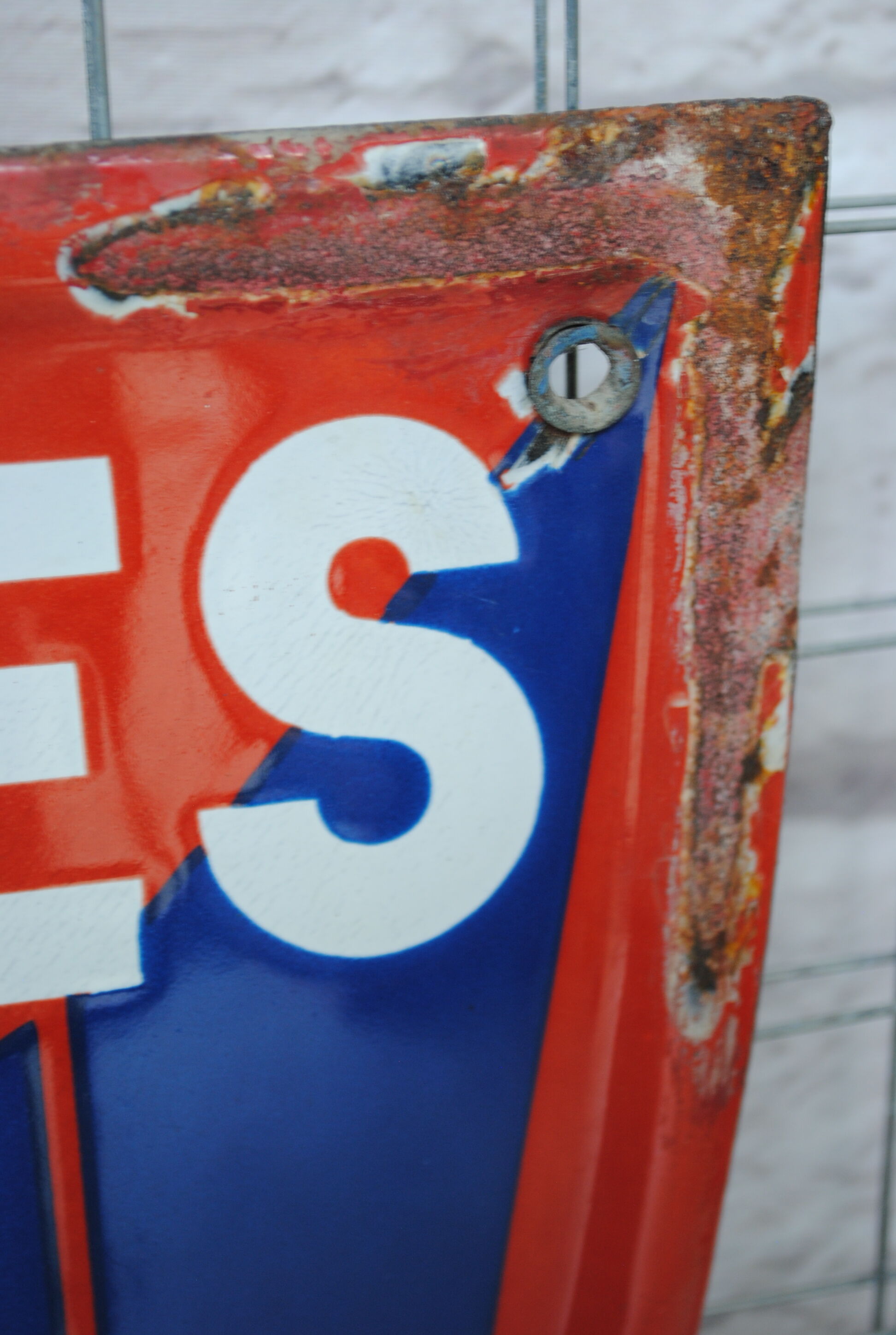 Enamelled plate Charrues Huard