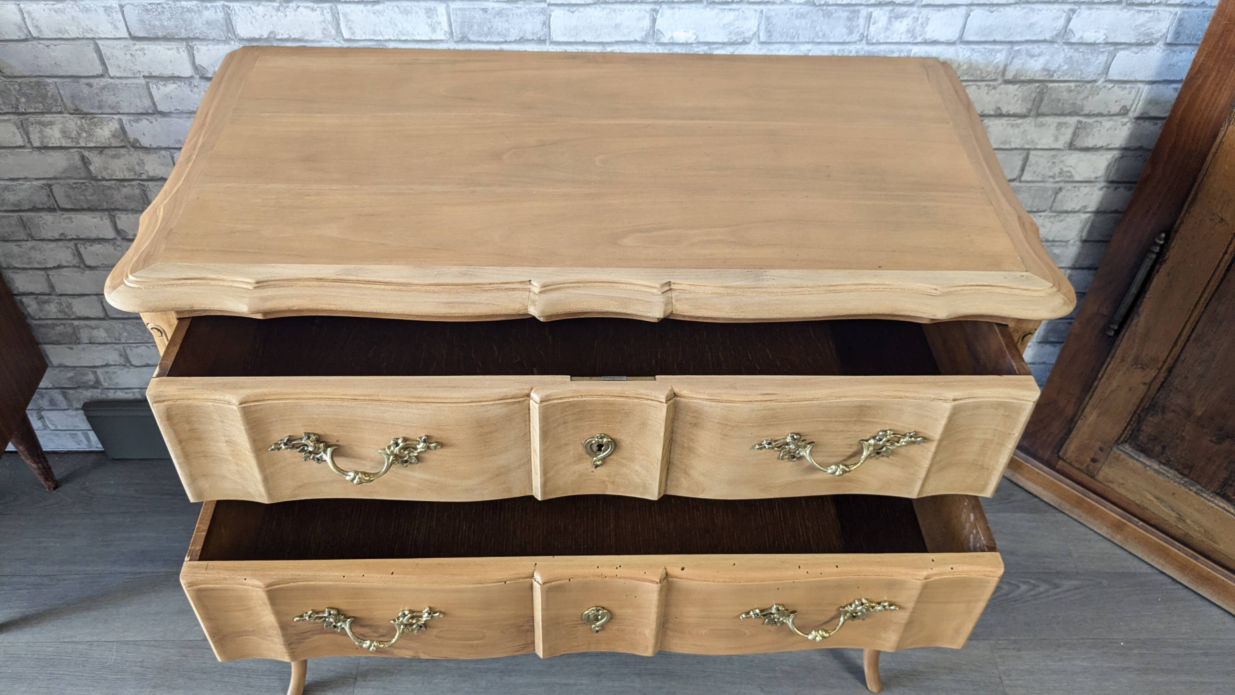 Crossbow chest of drawers